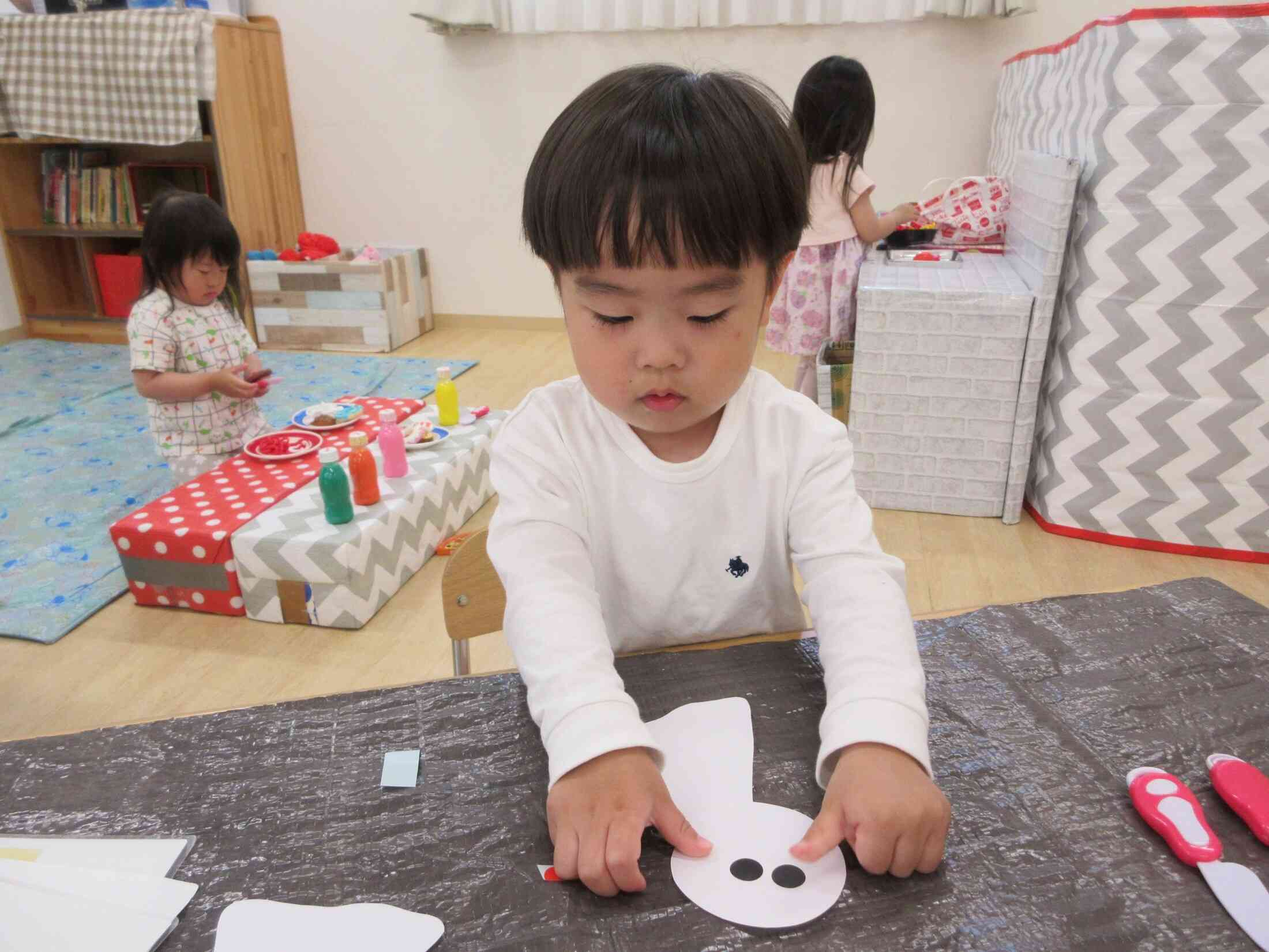 てるてるぼうずも作ったよ！明日天気になぁ～れ！