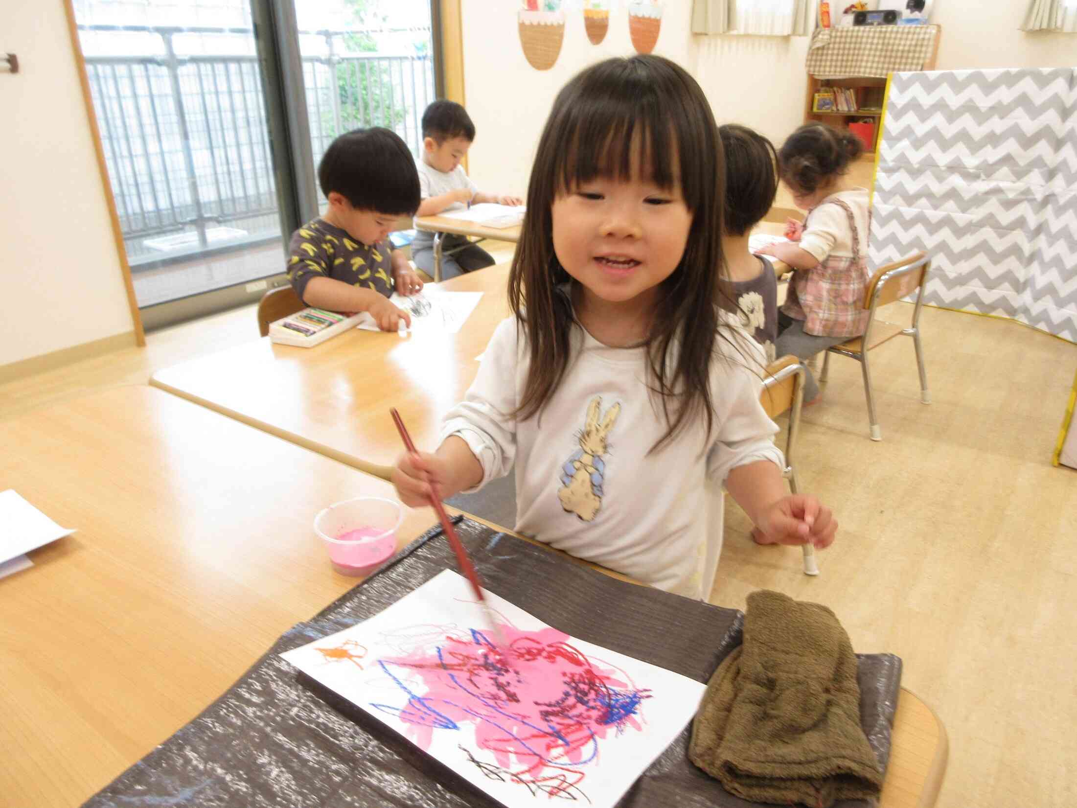 絵の具で製作♪気分は芸術家!?