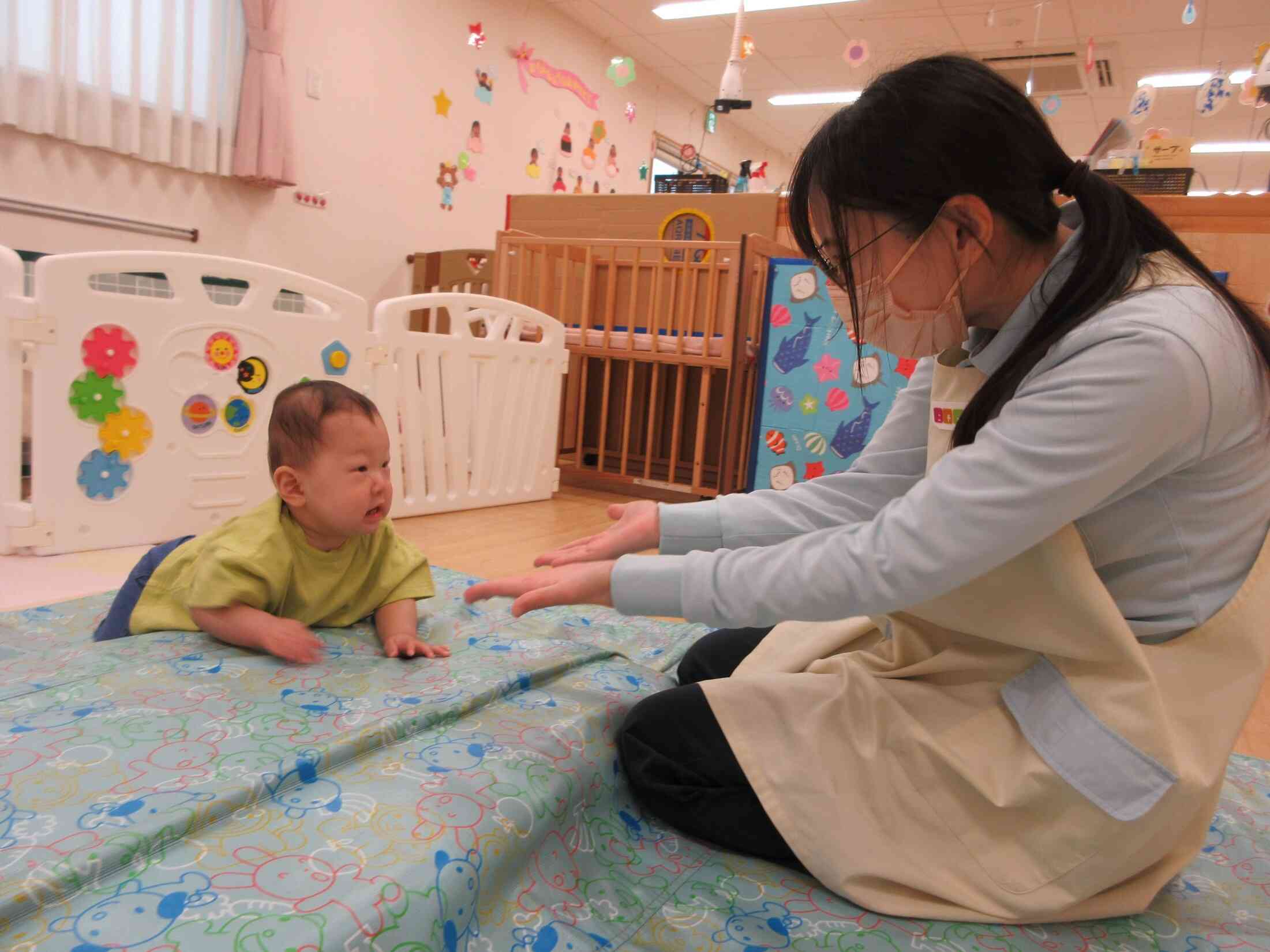 先生の「おいで～！」で、お山をのぼっています！☆