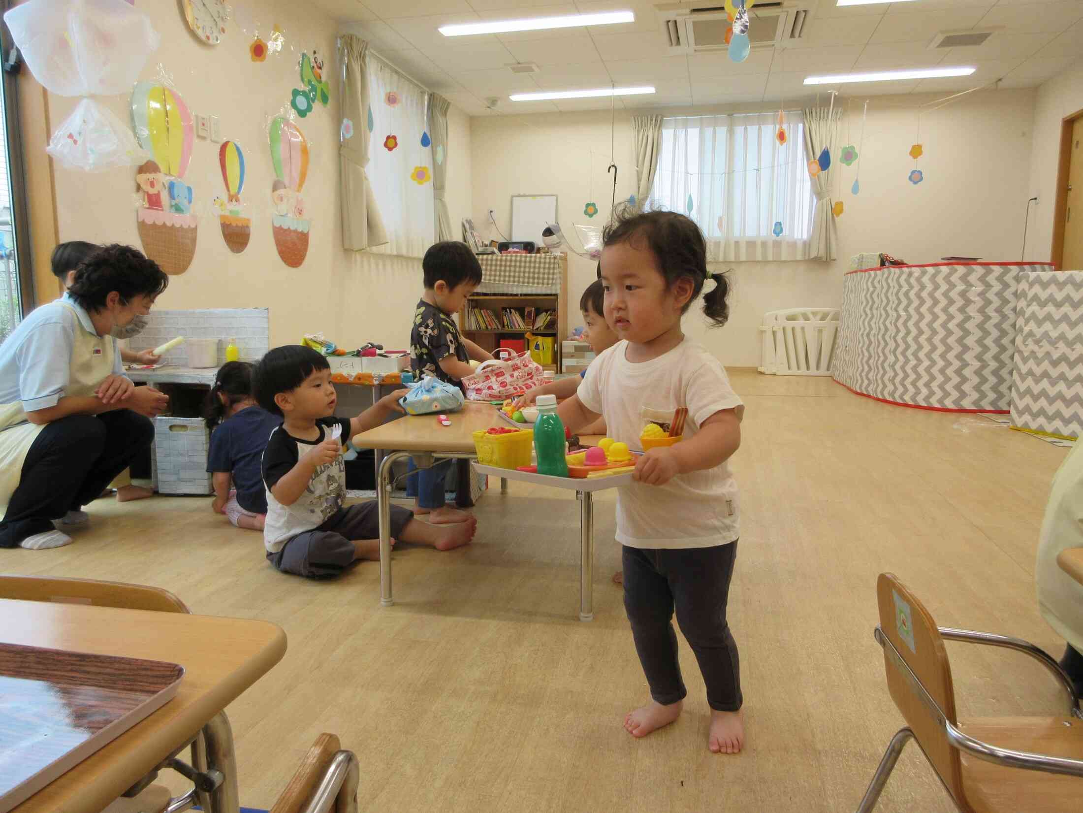 落とさないよう、そーっと運んでいるよ！