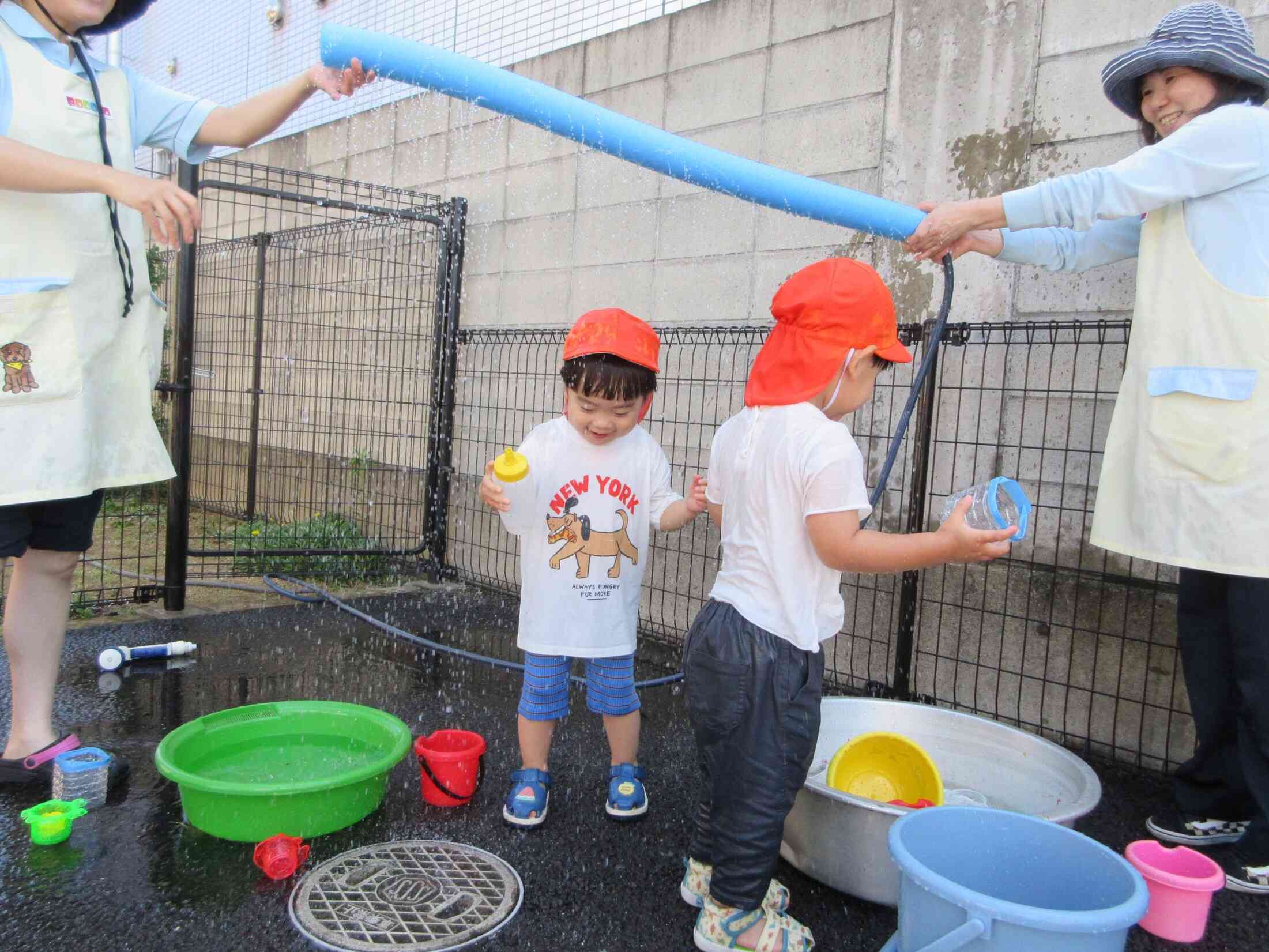 大人気、プールスティックシャワー★