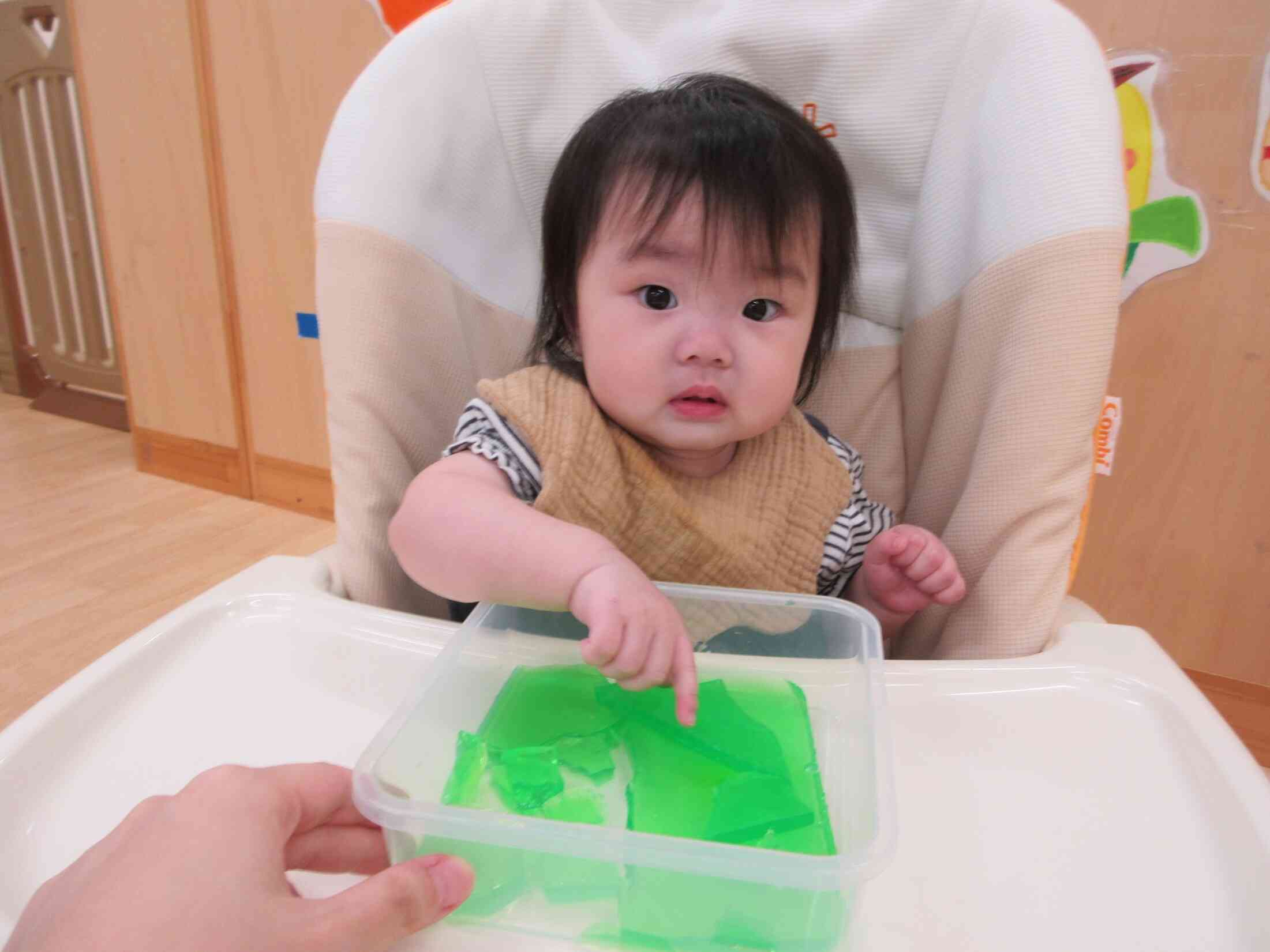 お部屋の中で感触あそび♪～0歳児～