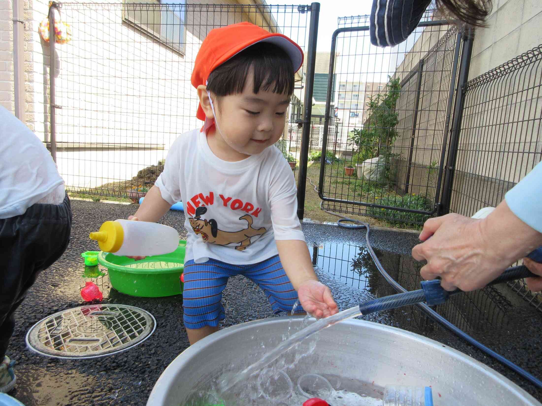 「先生、おててにかけてみて！」うわあ～冷たいね☆