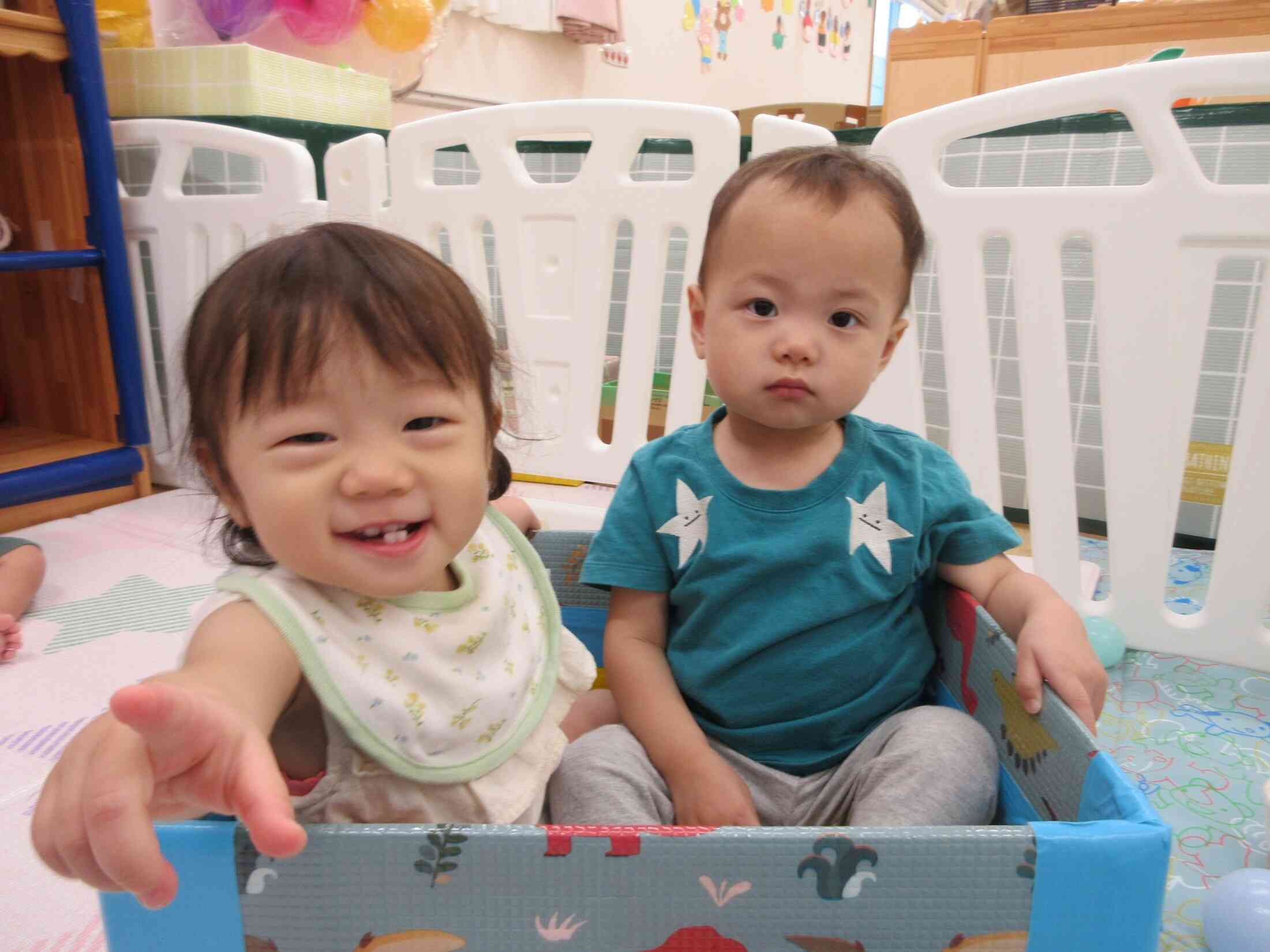 いろんな感触遊び！たのしいね～ひよこ組（0歳児）～