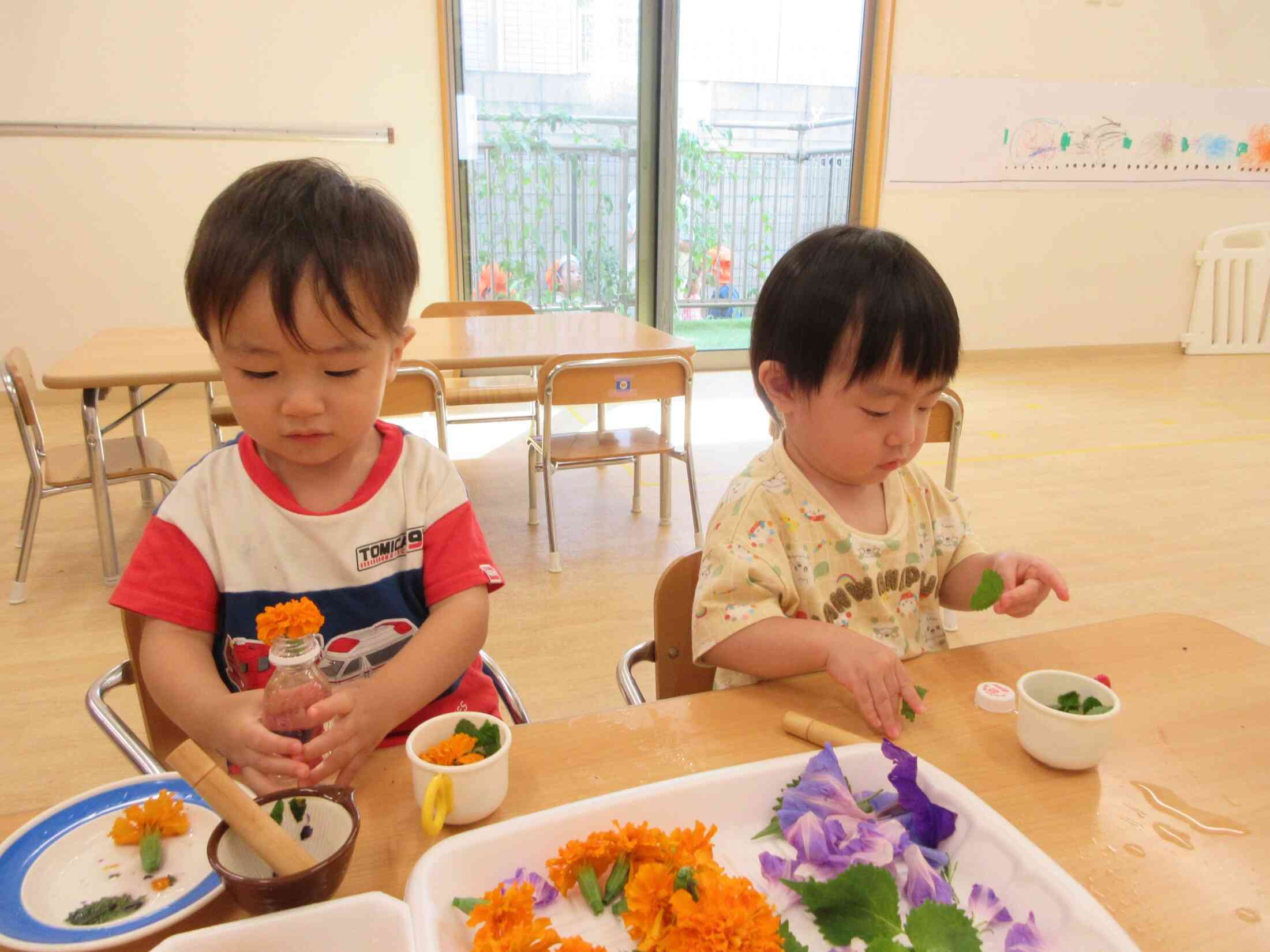 色水遊び～あひる組(1歳児）