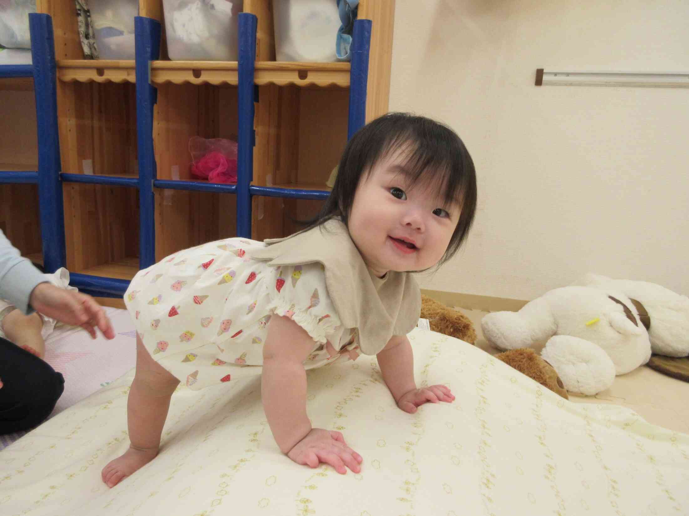 いろんな遊びをしたよ~ひよこ組(0歳児）~
