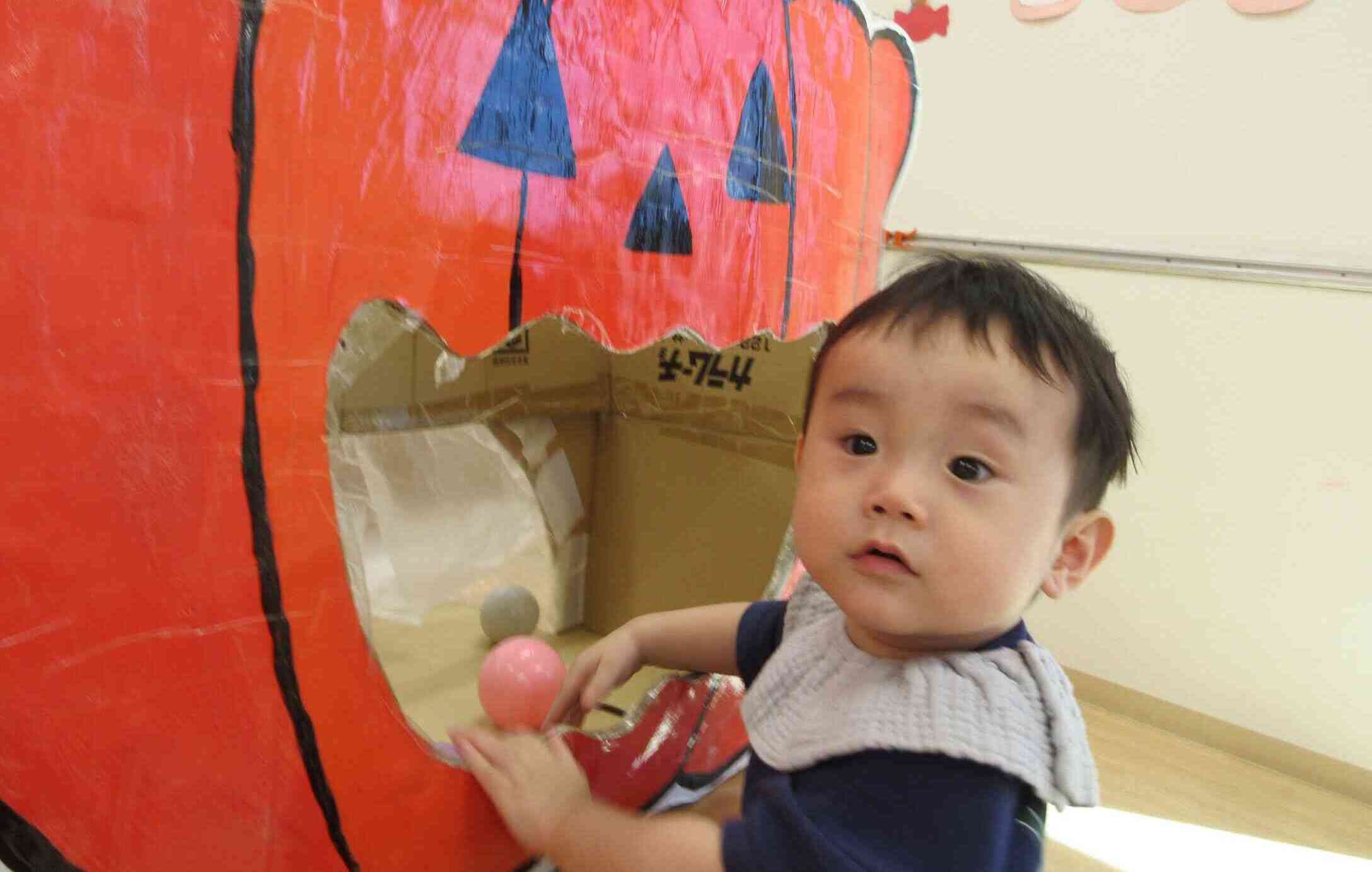 トリックオアトリート！お菓子どうぞ♪