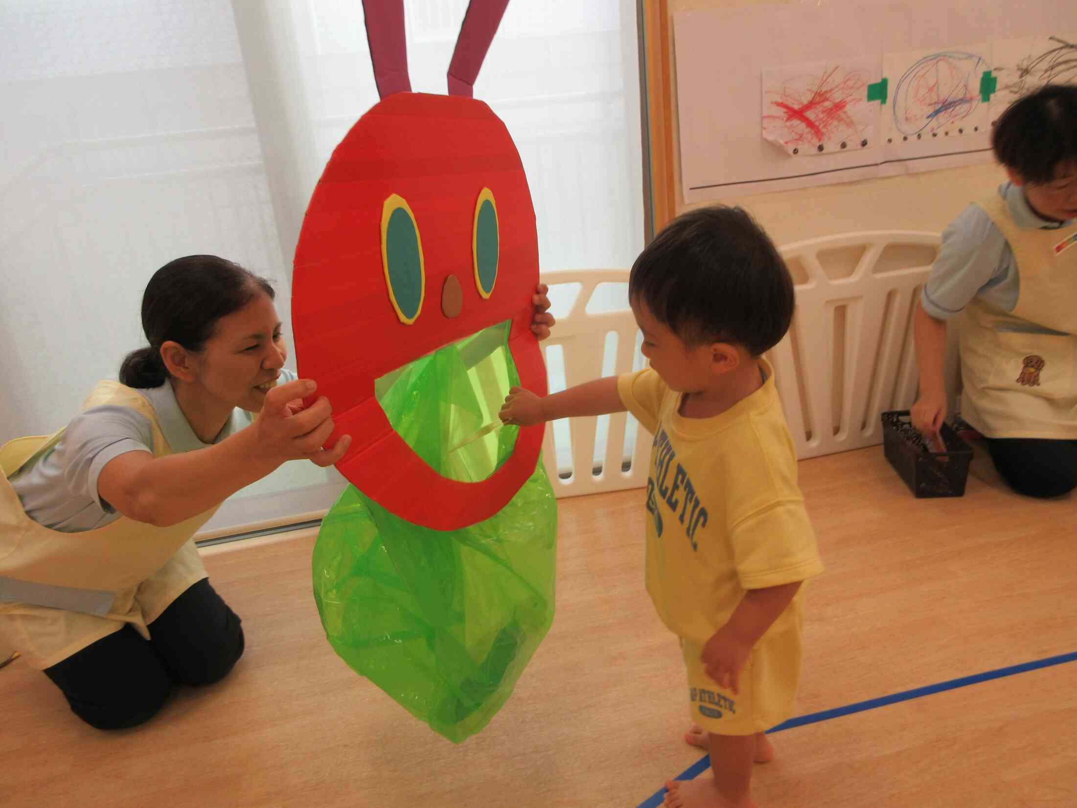 あの大好きなあおむしくんが登場♡　”あ～ん”たくさん食べさせてあげたね！