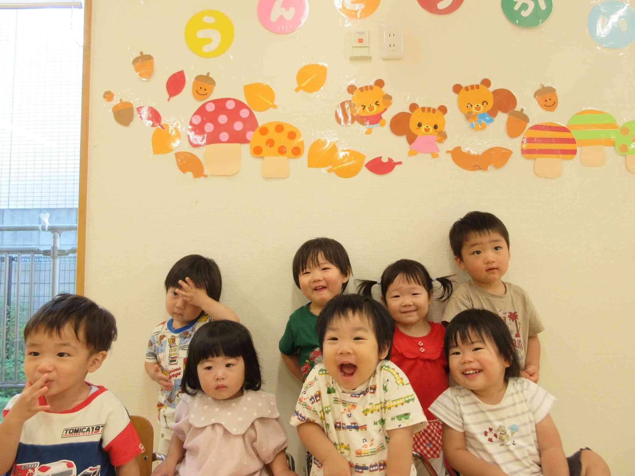 あひる組さ～ん！１歳児の集合写真です♪とびっきり笑顔最高です♡