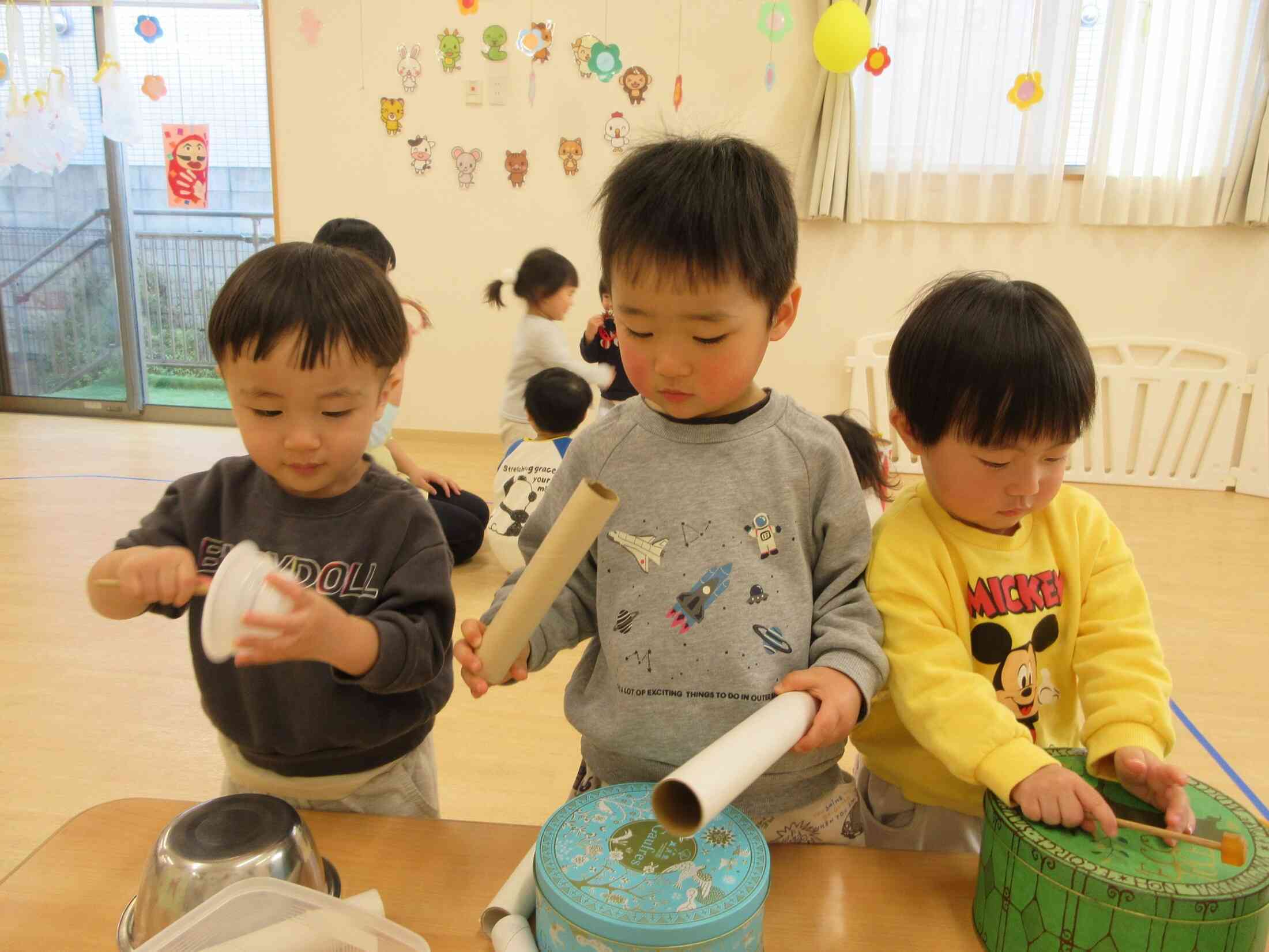 『たたいてあそぼう！』あひる組　～1歳児～