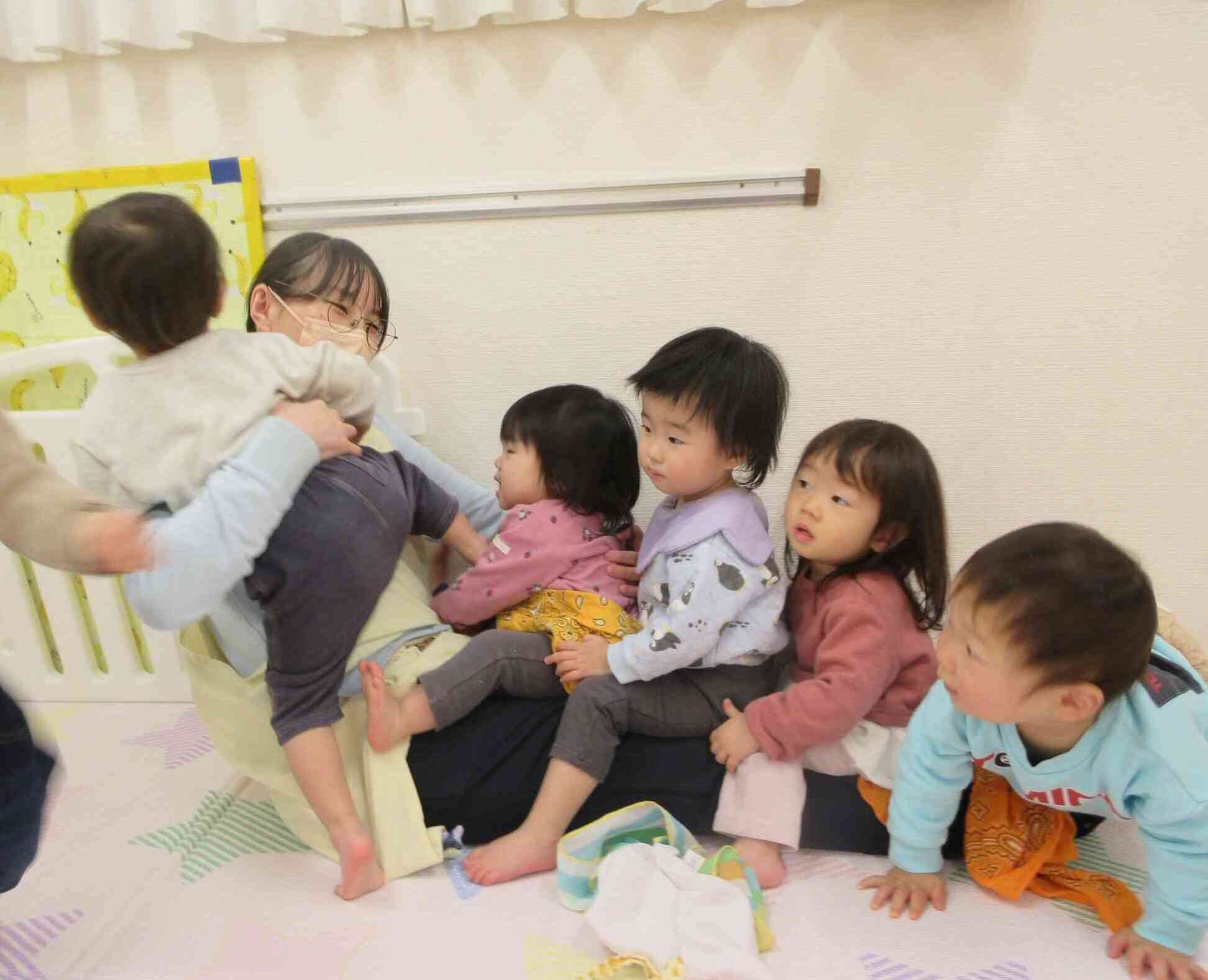 先生のお膝に乗って♫バスに乗って揺られてるGO!GO!