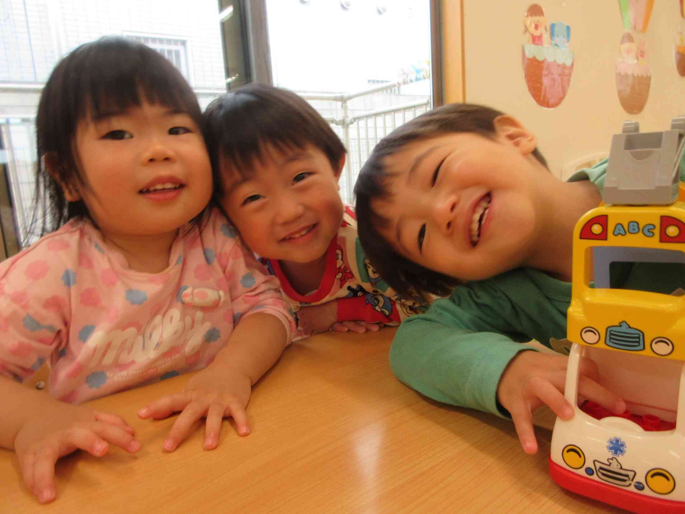 おともだちと一緒~うさぎ組・ひよこ組~(0.2歳児)