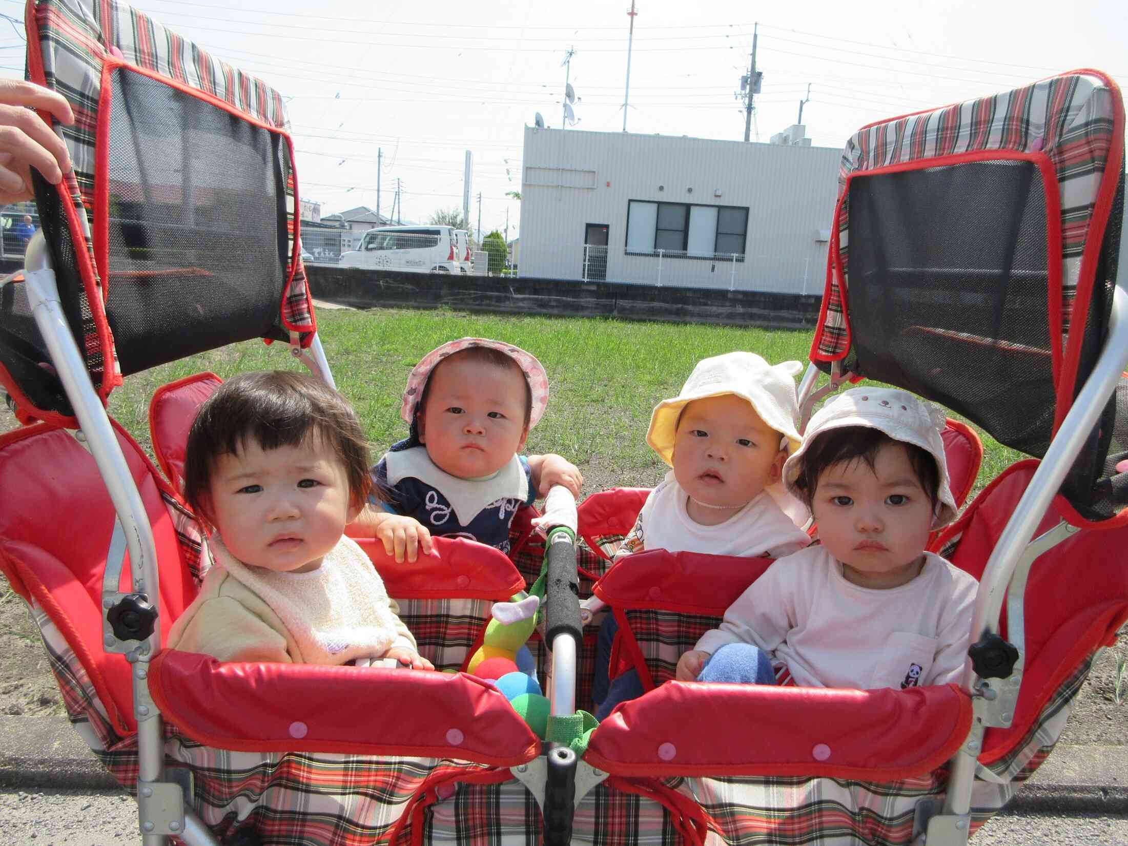 お散歩って気持ちいいね♫（0歳児）