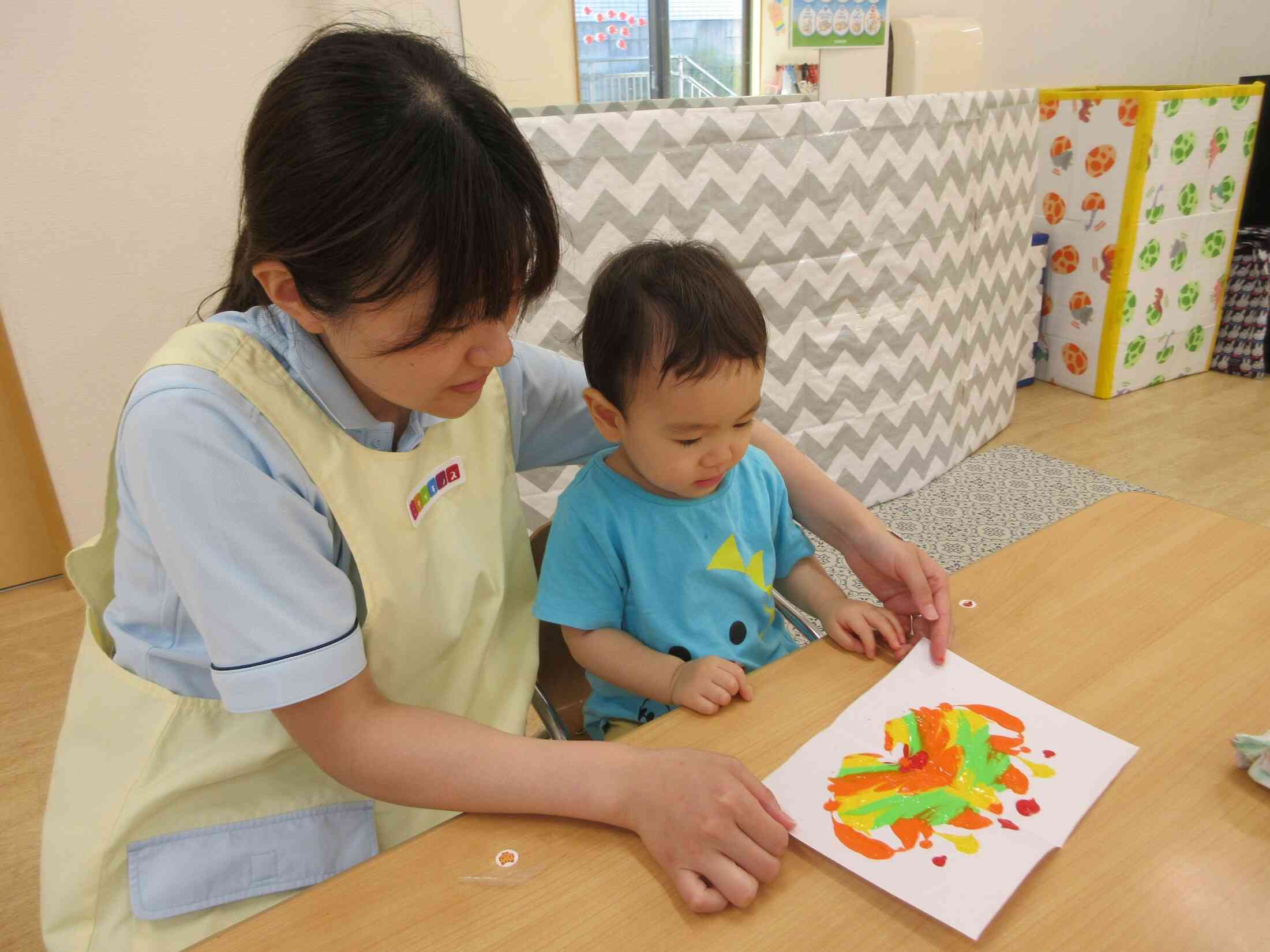 絵の具がさっきと違うことにびっくり!