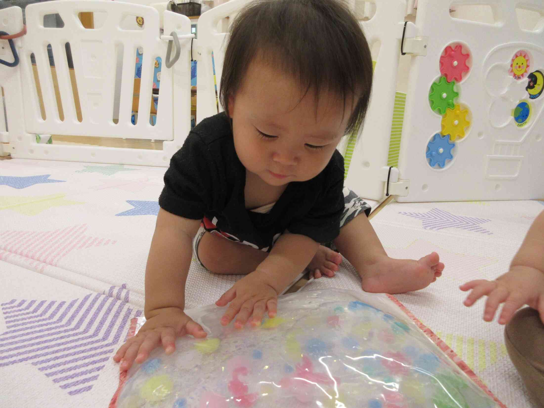 全身を使って感触遊びを楽しんだよ★