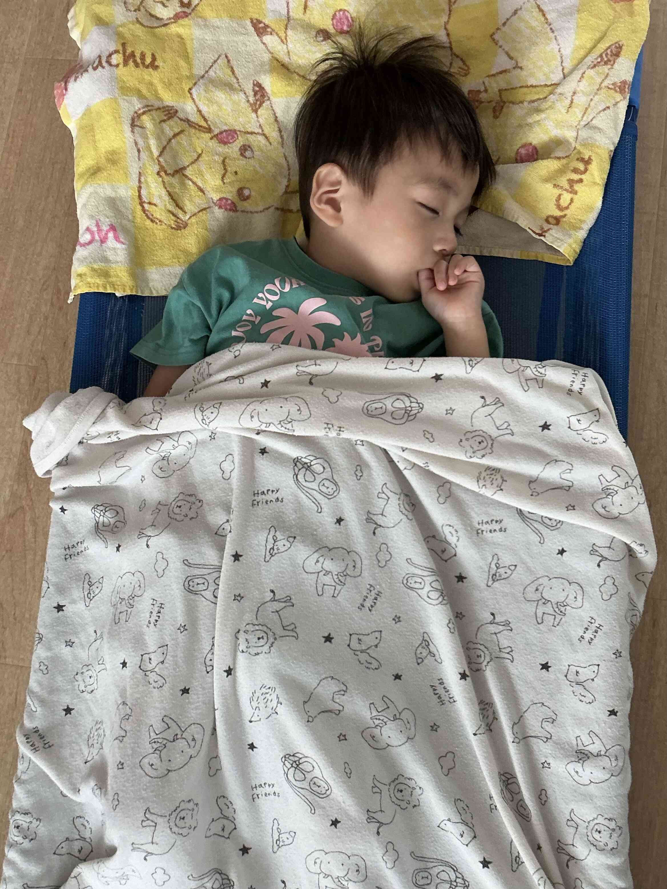1、2歳児用のコットです。寝心地が気持ちいいよ♪