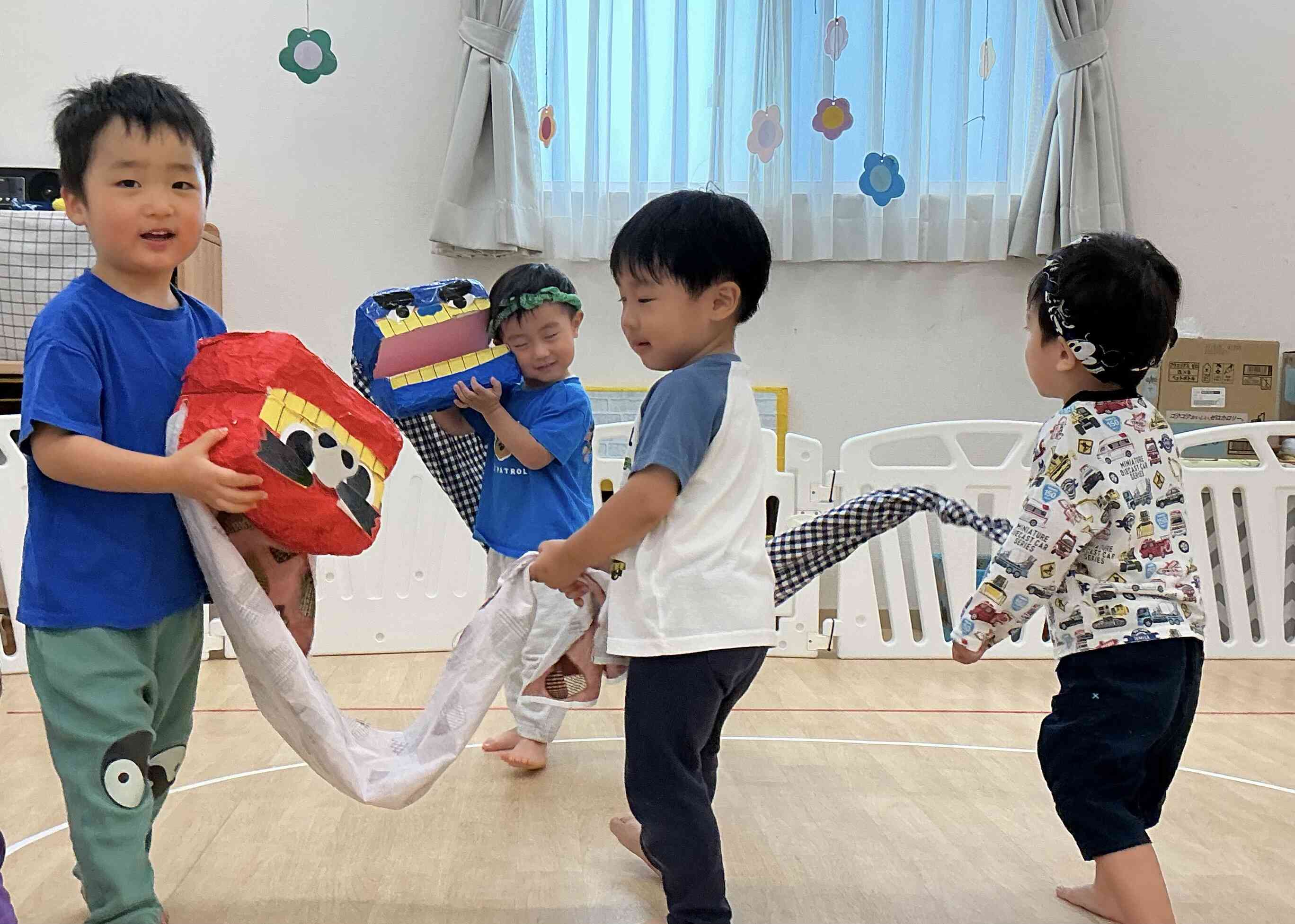 お友だちとペアになって舞ってみたよ！