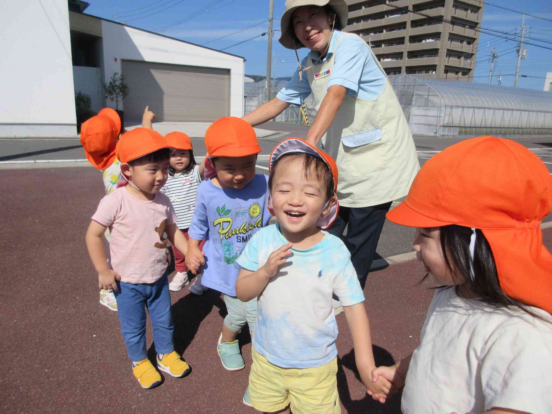 秋空のおさんぽ　2歳児(うさぎ組)