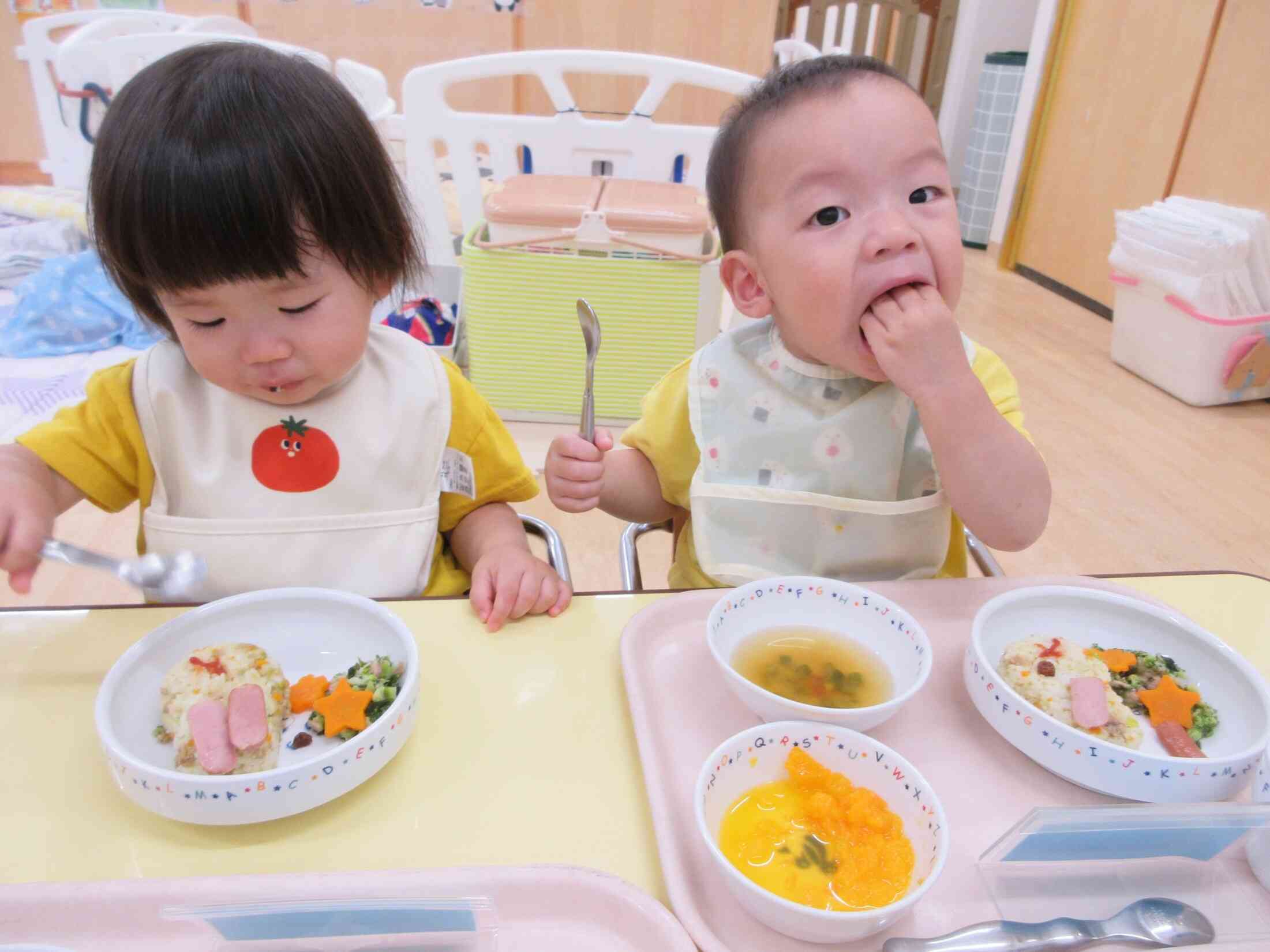 給食うれしいな~♪うさぎ型のランチプレートを作ってくれました♡