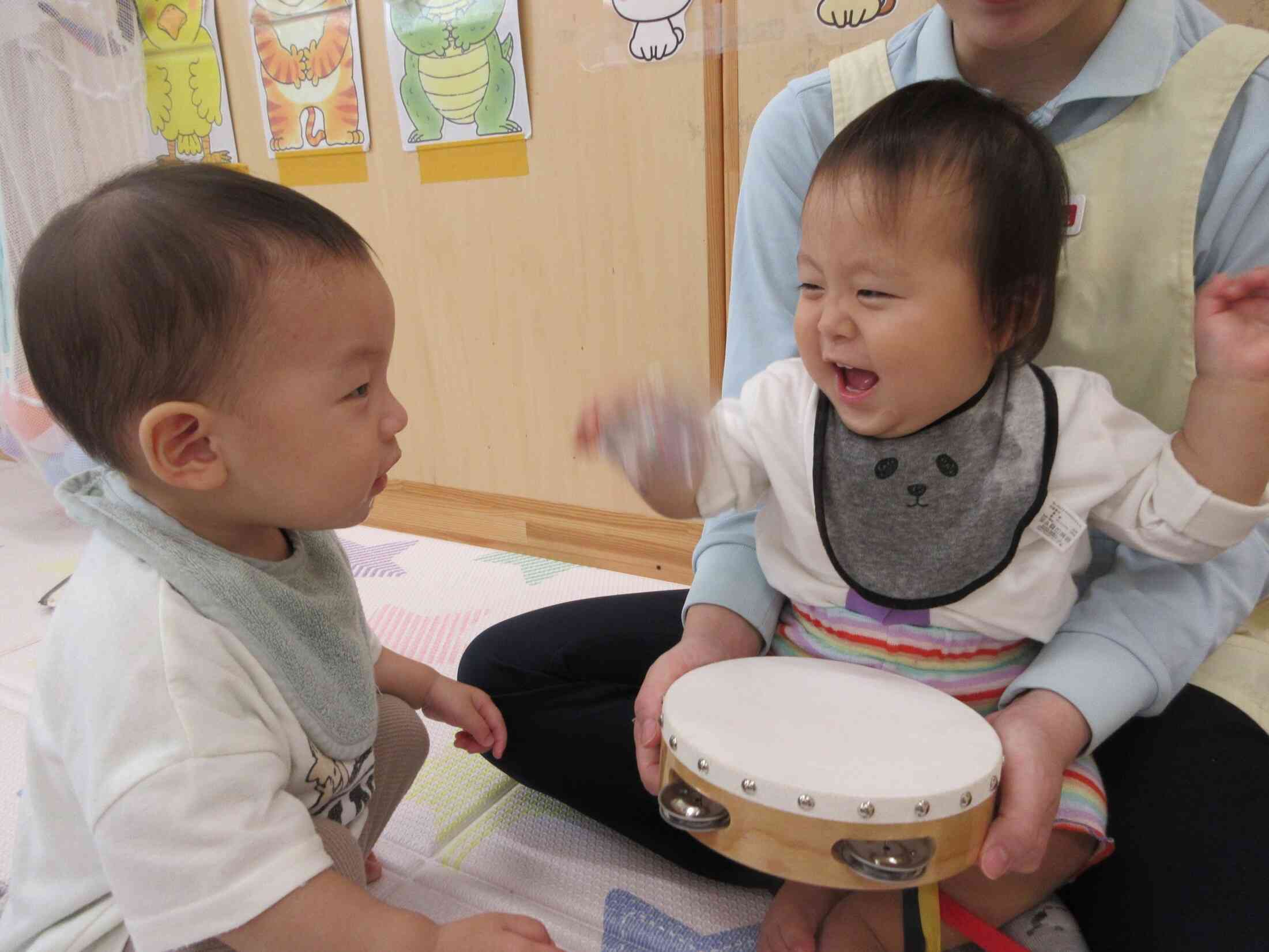 0歳児の楽器遊び♡楽しいね♪