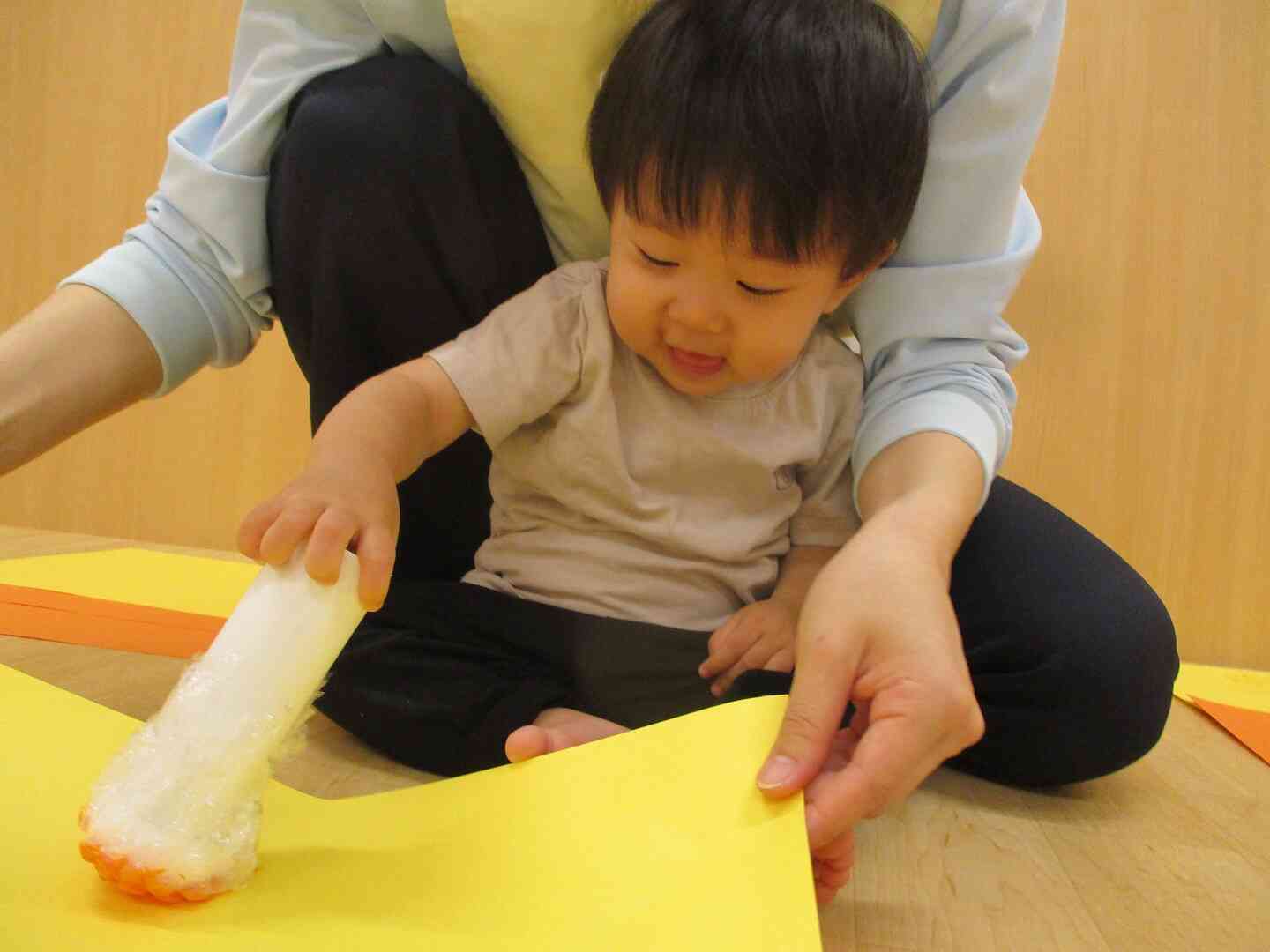 絵の具で製作！ (０歳児 ひよこ組)