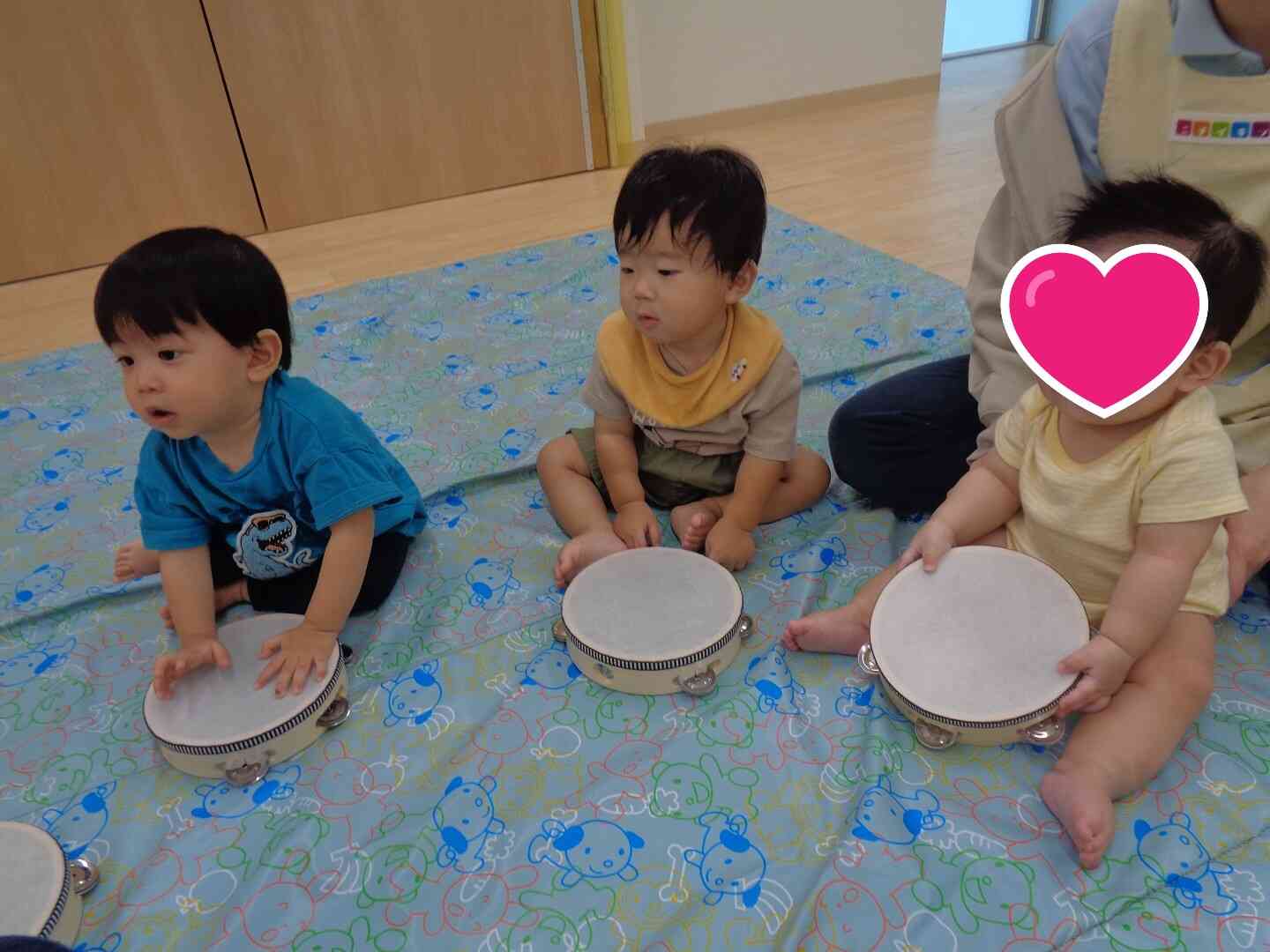 大好きなリトミックで...♪(0歳児　ひよこ組)