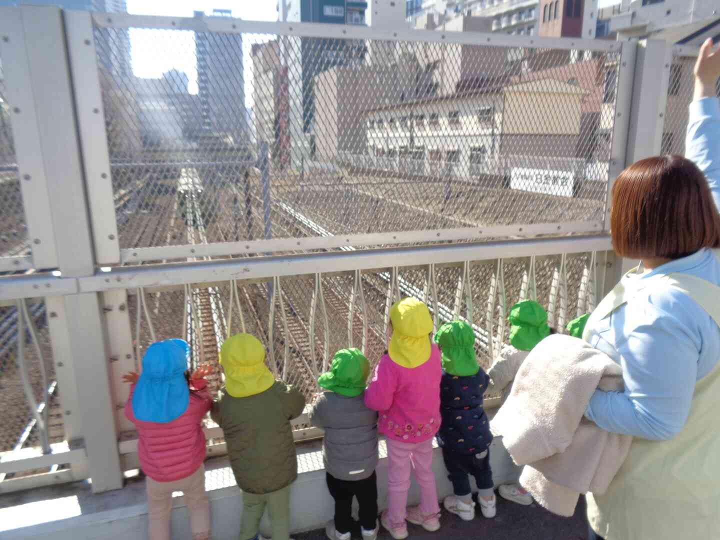 電車ばいばーい！