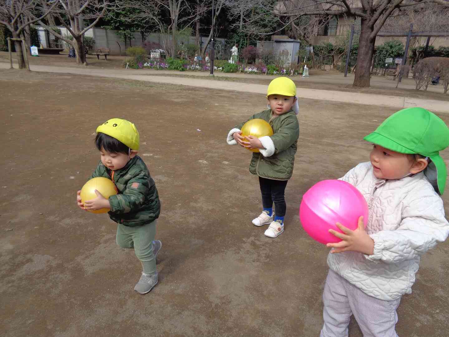 公園で元気いっぱい遊びました！(０、１、２歳児)