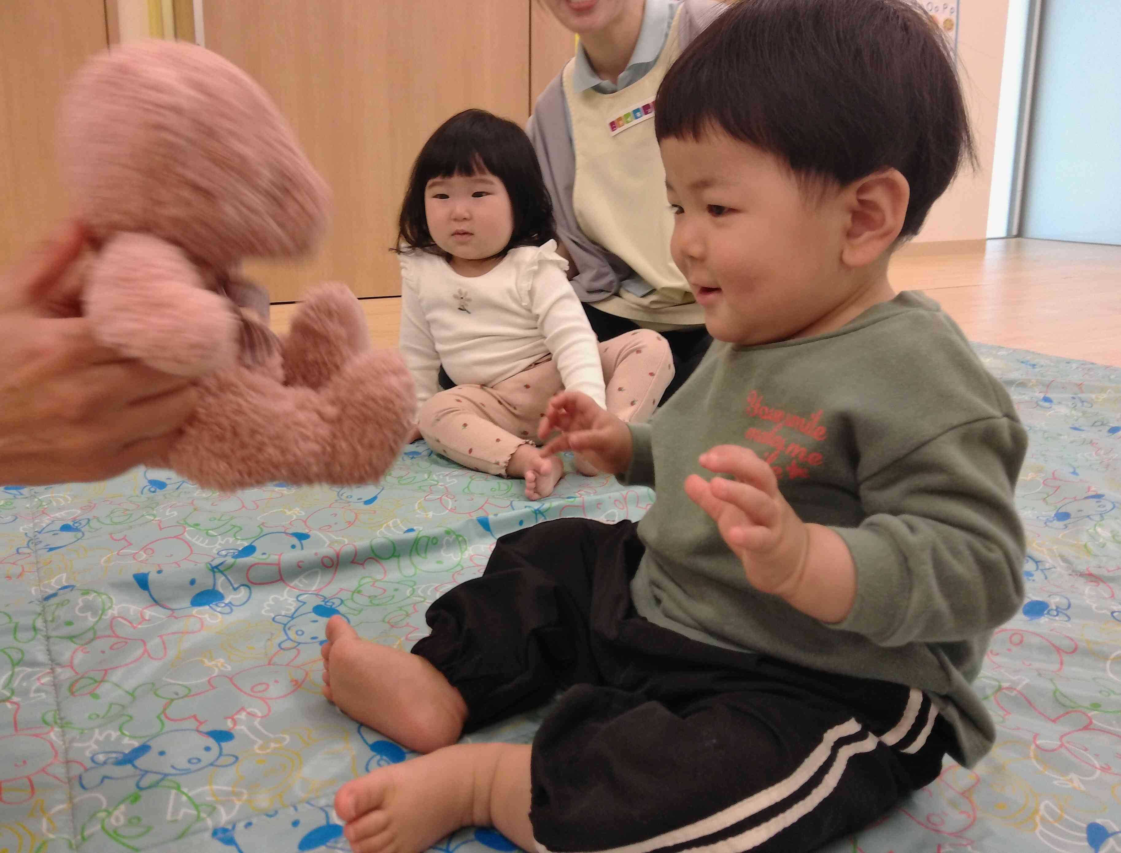 ひよこ組さんもにこにこ楽しいね♪