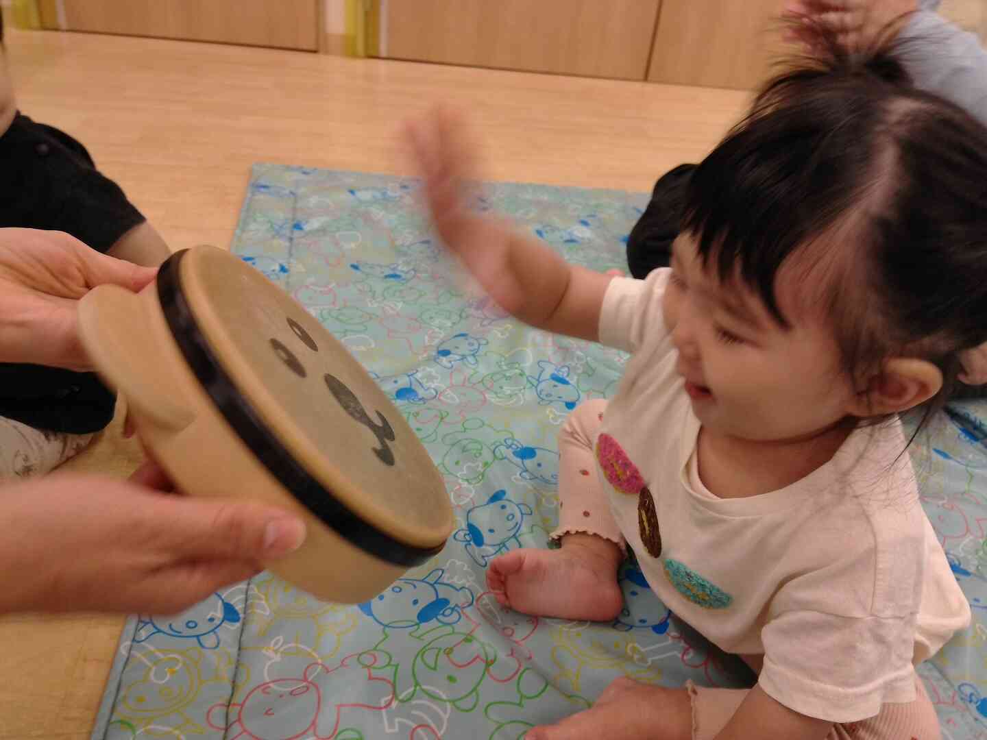 ひよこ組の日常（リトミック）～♪（０歳児、ひよこ組）