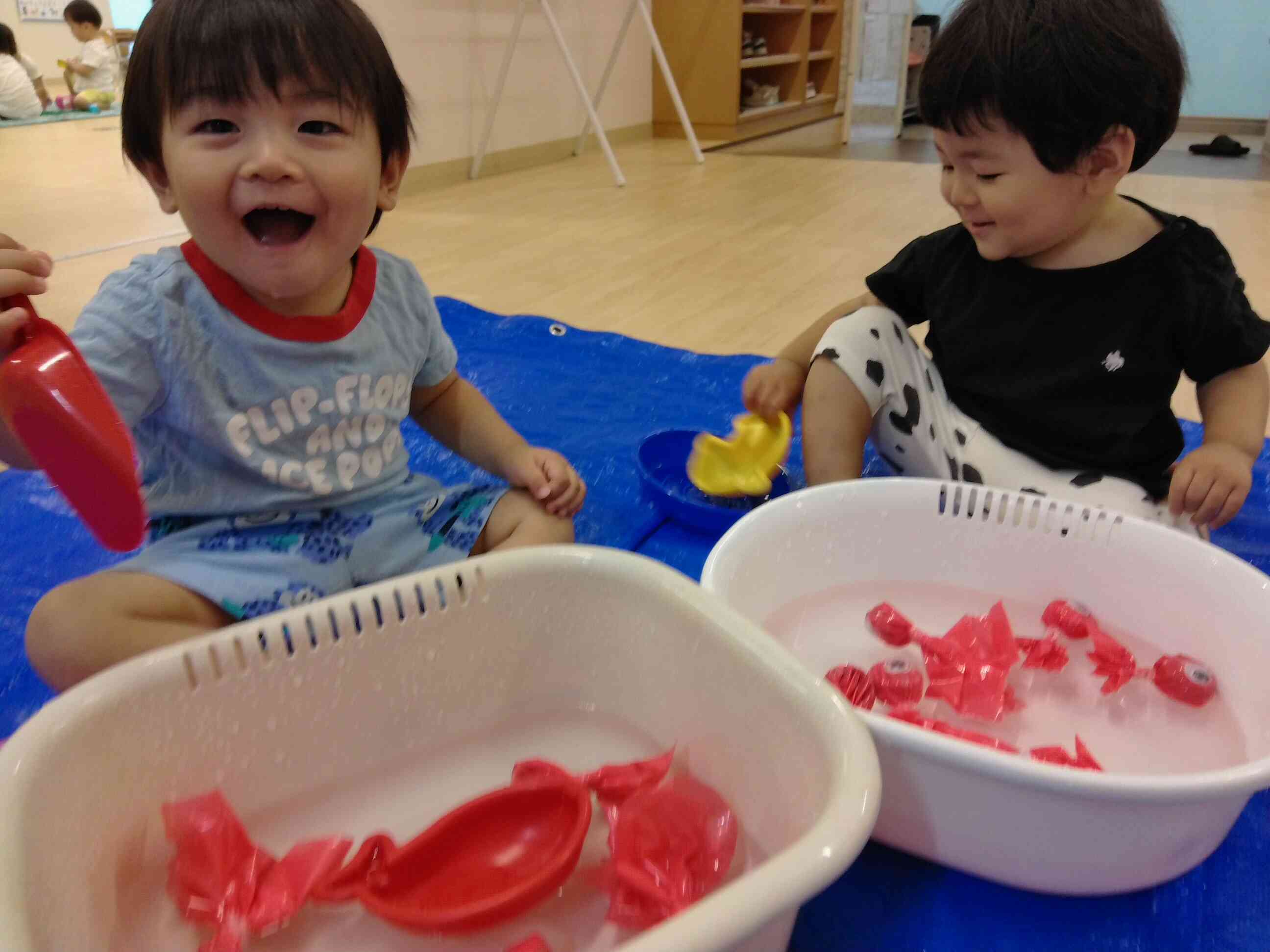 水遊びスタート♪(0・1・2歳児、全クラス)