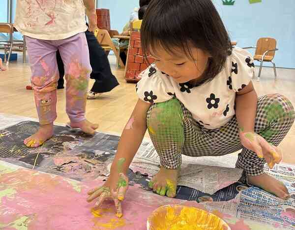 ボディペインティングをしたよ☆(0・1・2歳児、全クラス)