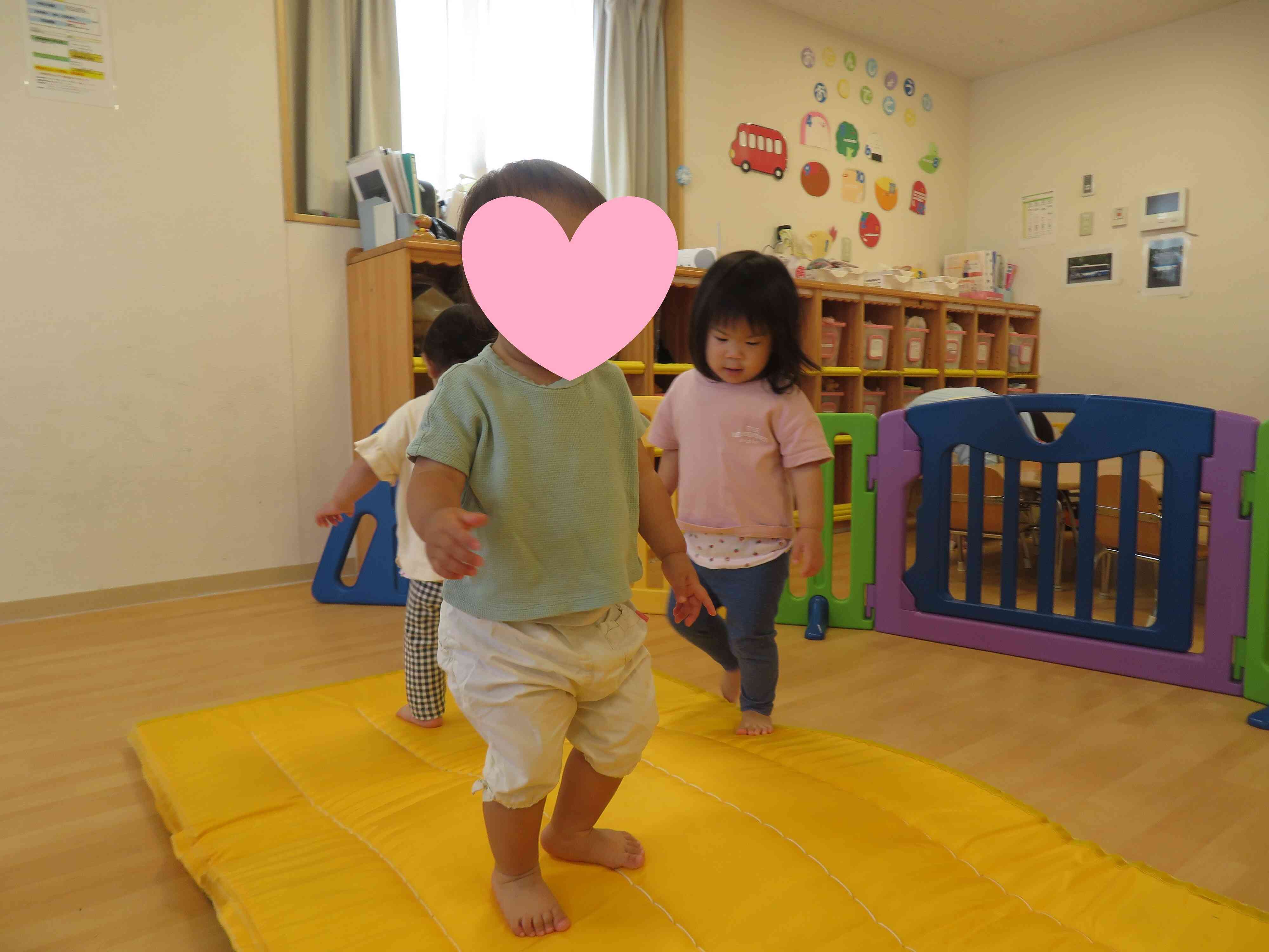 坂の上でも上手に歩けるよ！