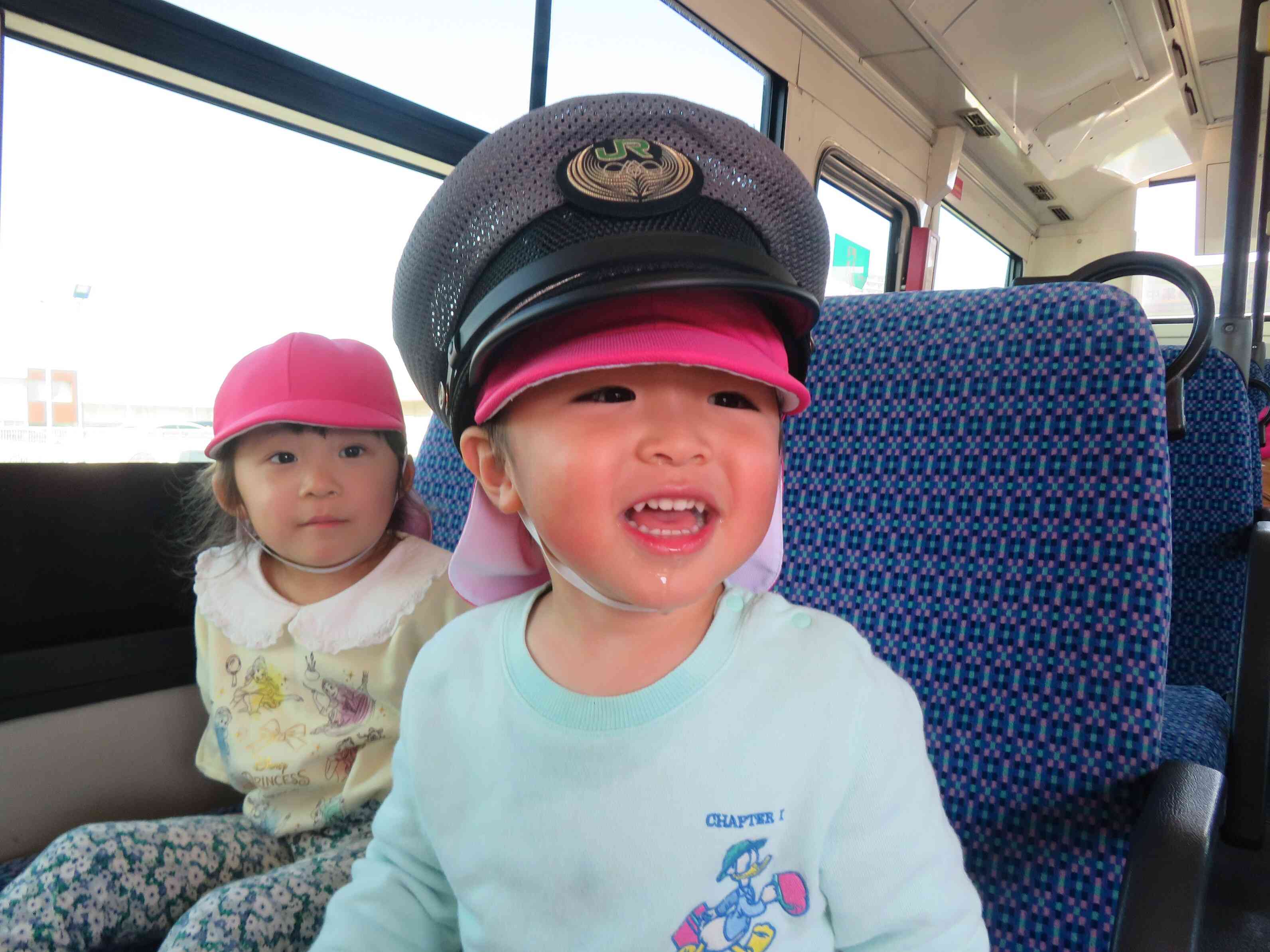バスに乗ったよ～2歳児～｜ニチイキッズみどりの中央保育園｜ニチイキッズ
