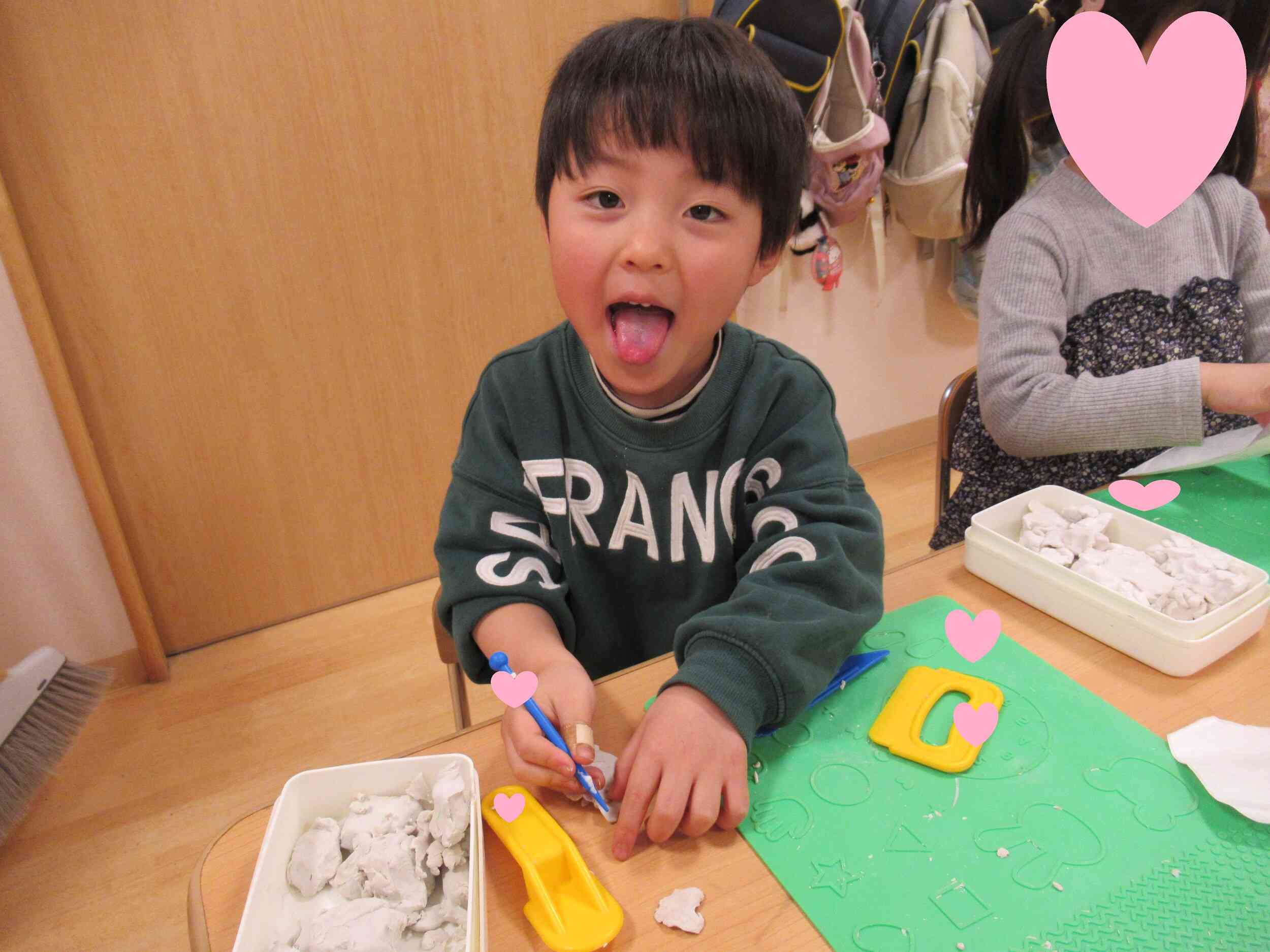 粘土・お絵描き大好き！りす組(3歳児)