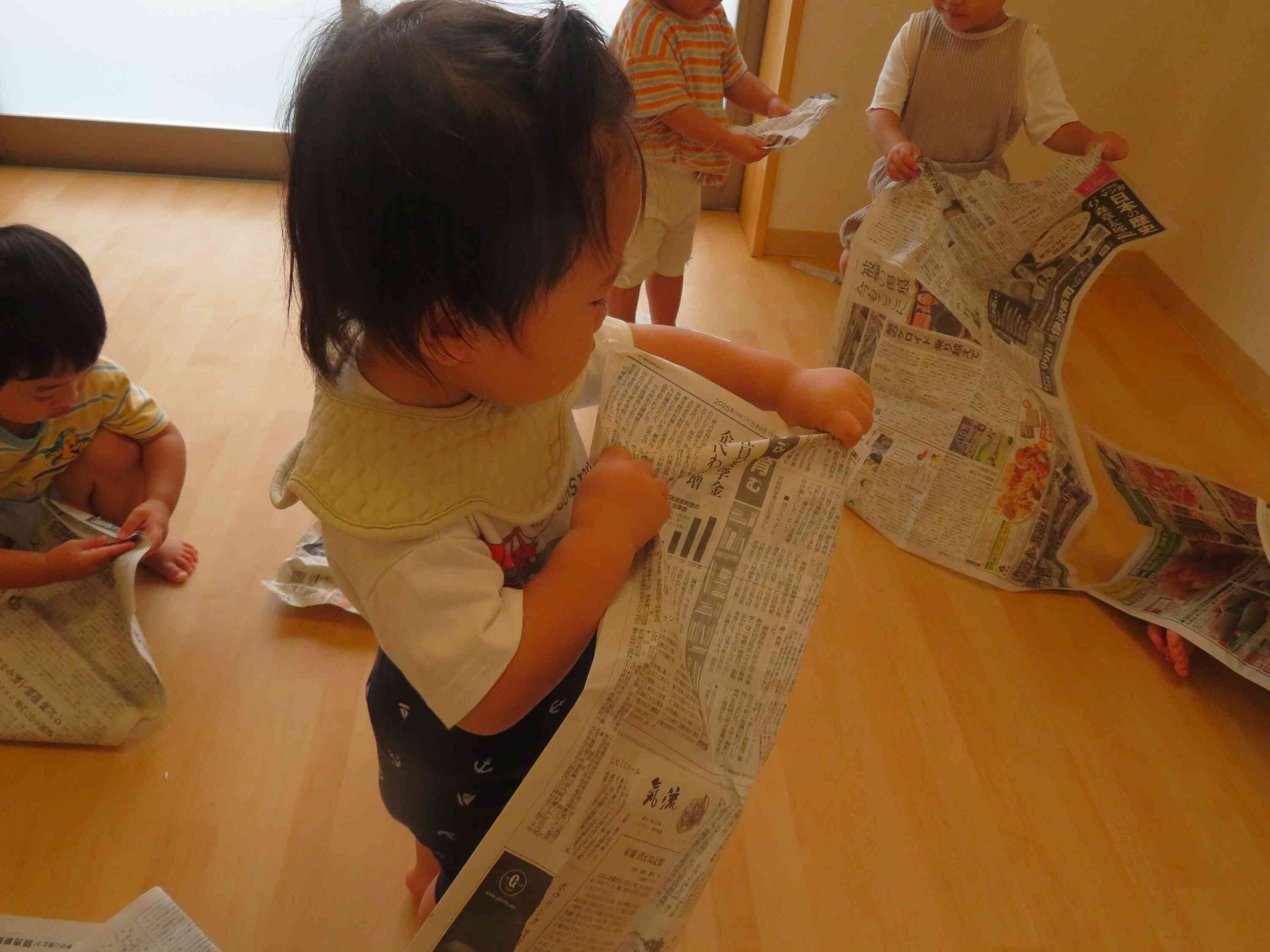 室内遊びの様子☆(あひる組１歳児)