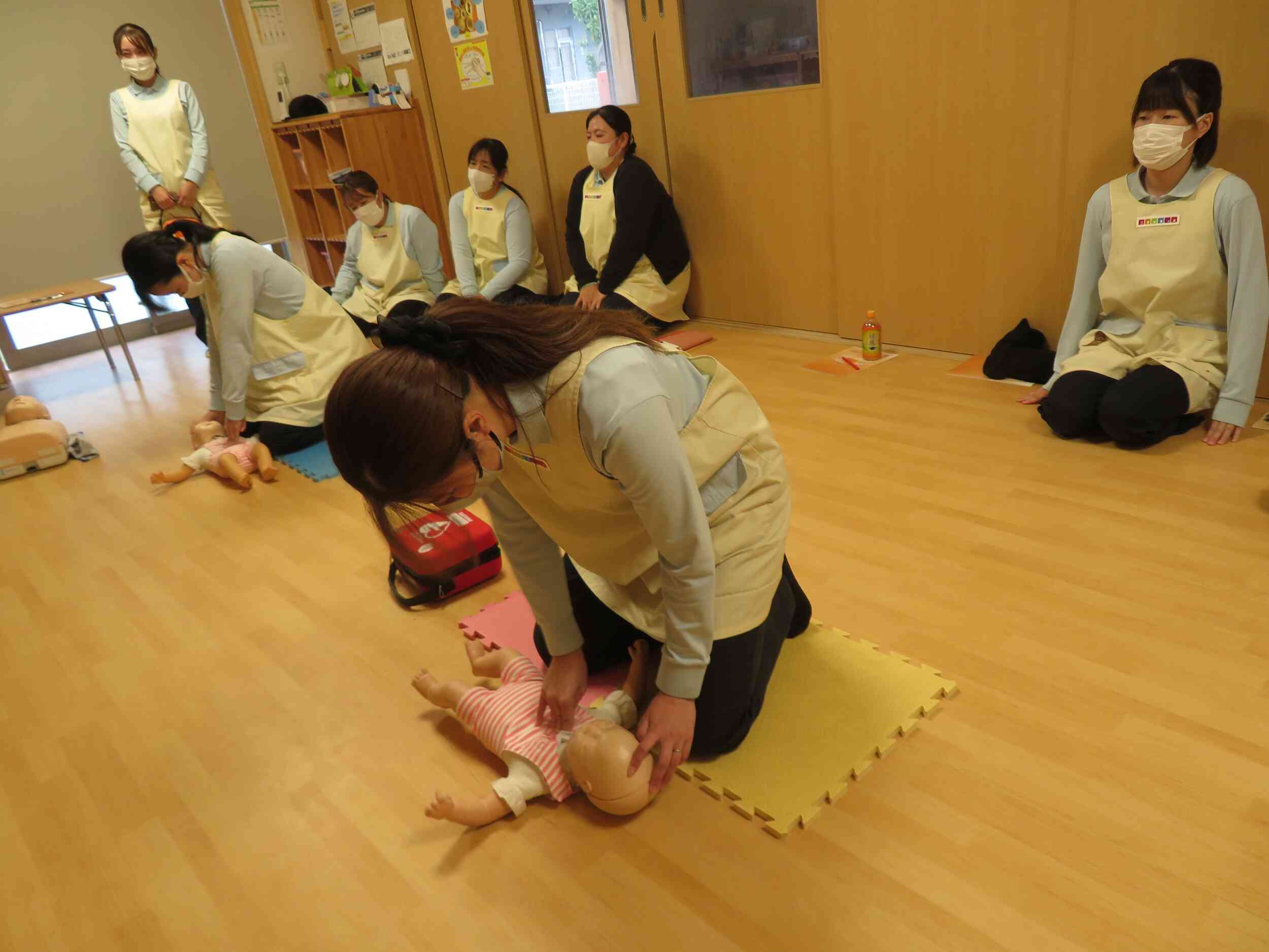 乳児の心肺蘇生法