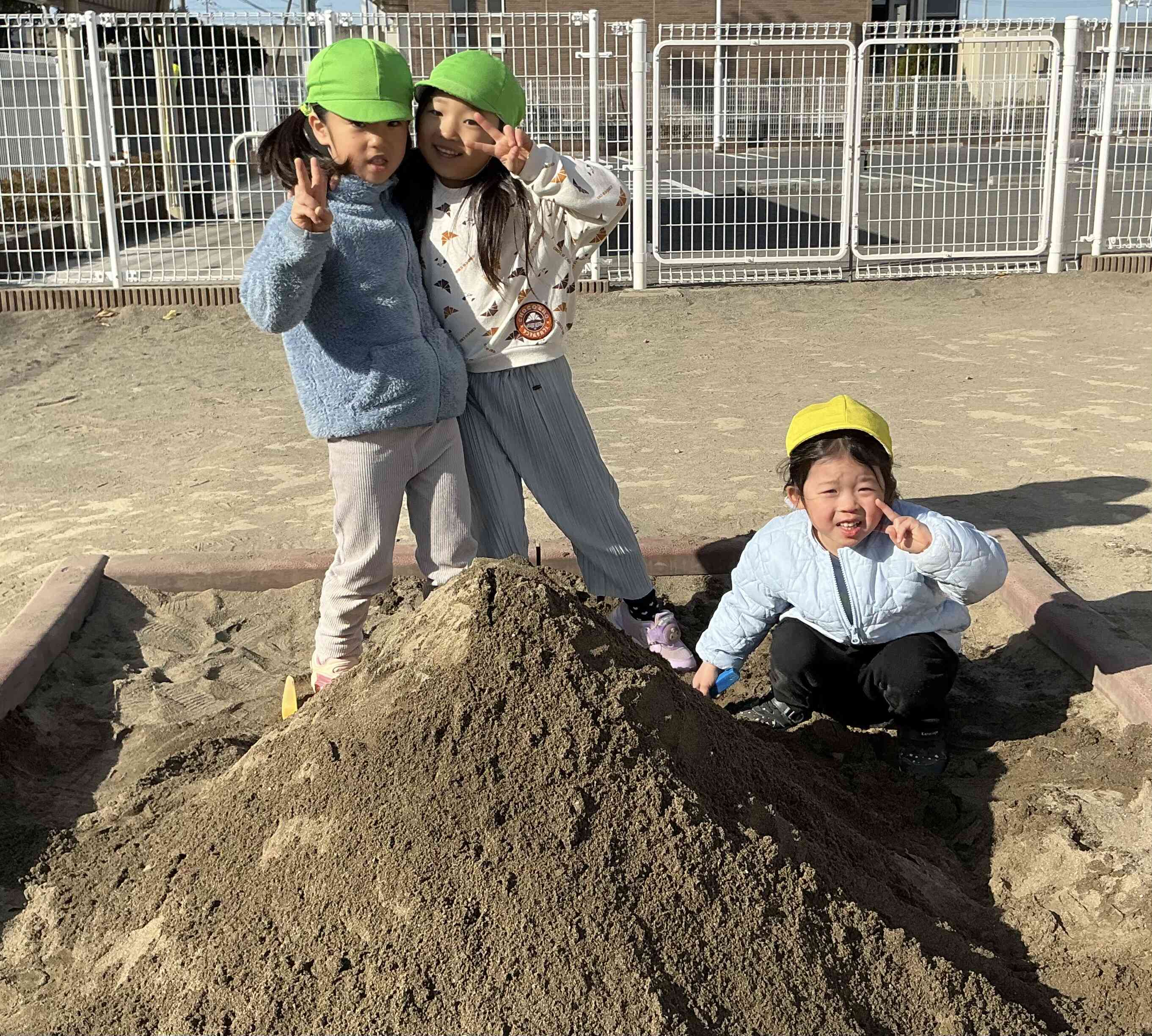 砂場 大好き！