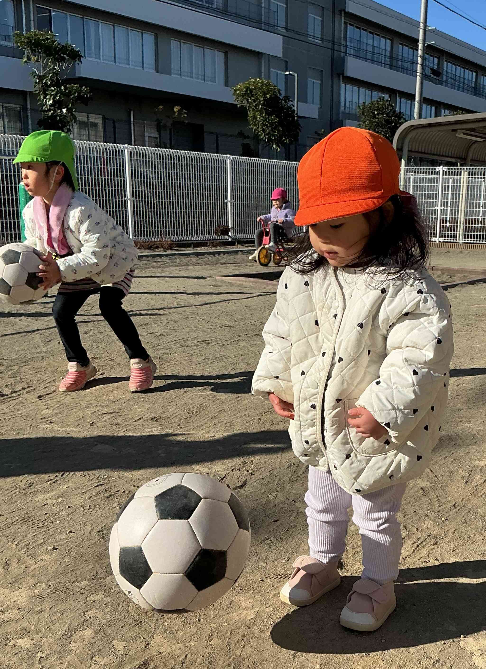 園庭で遊びました！