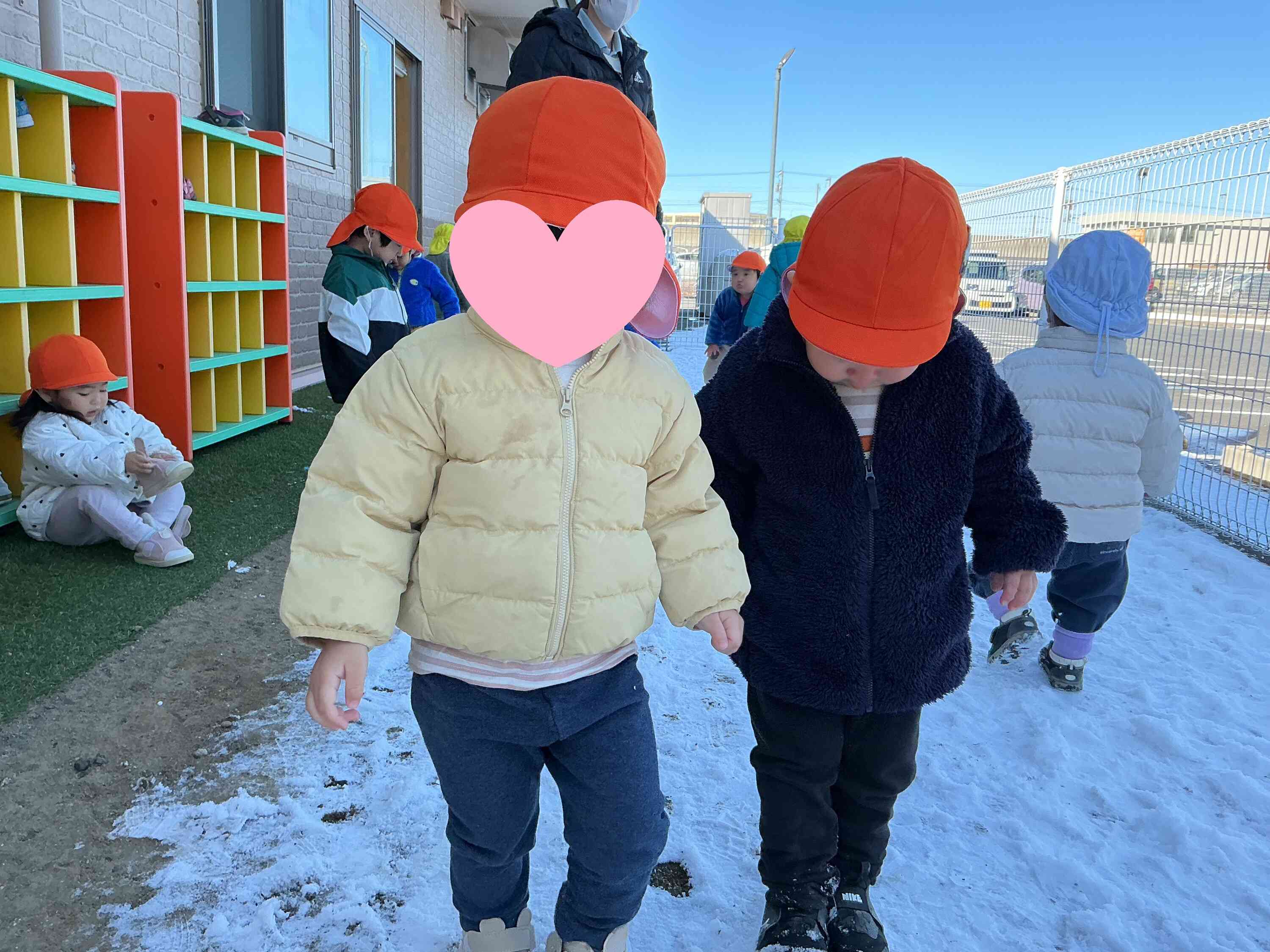 雪の上を歩くとサクサクって音がなるよ！