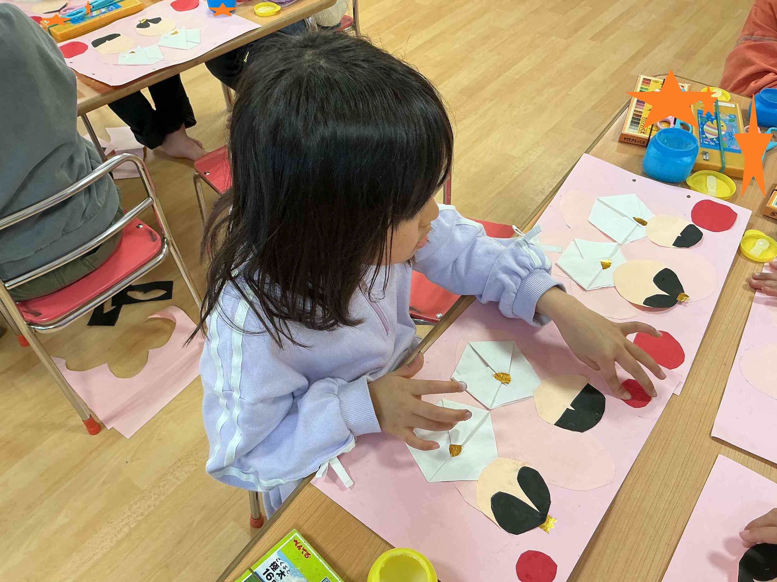 髪の毛や顔を自分で切って作ったよ♡