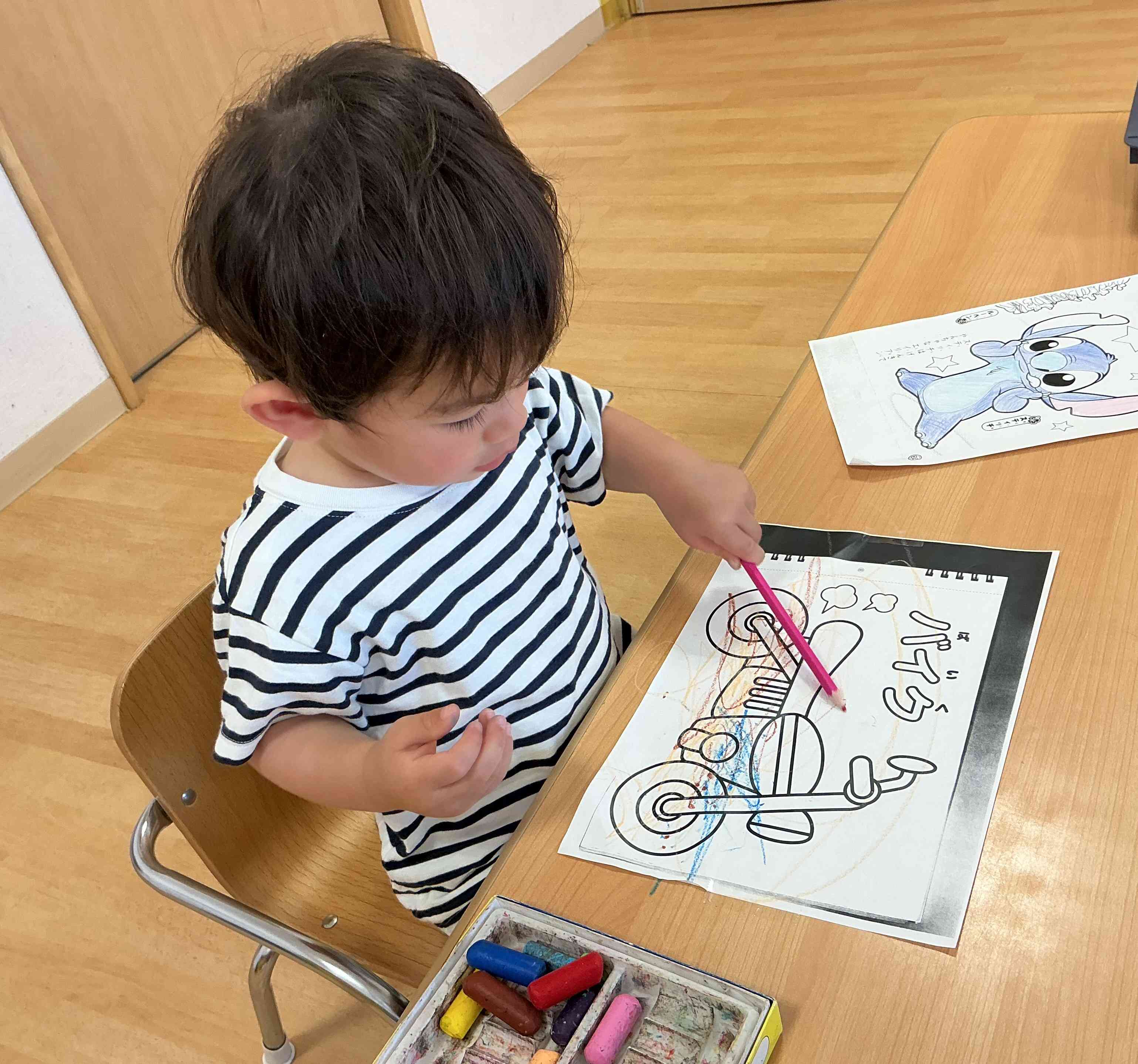 僕も色鉛筆で塗るんだ!