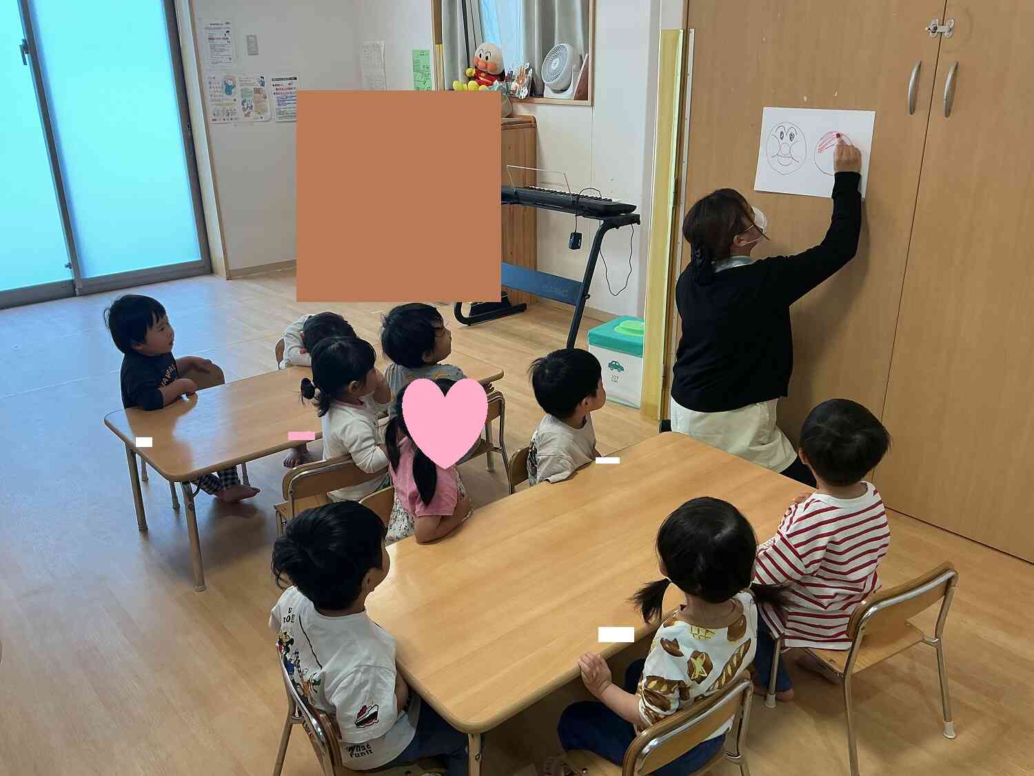 先生 何かいてるのかな?