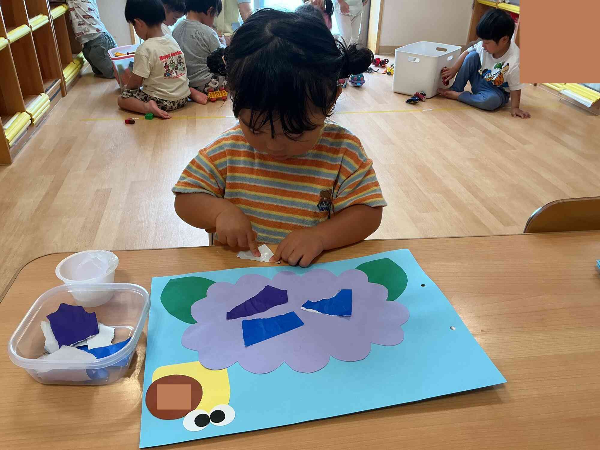 製作だいすき!(2歳児 うさぎ組)