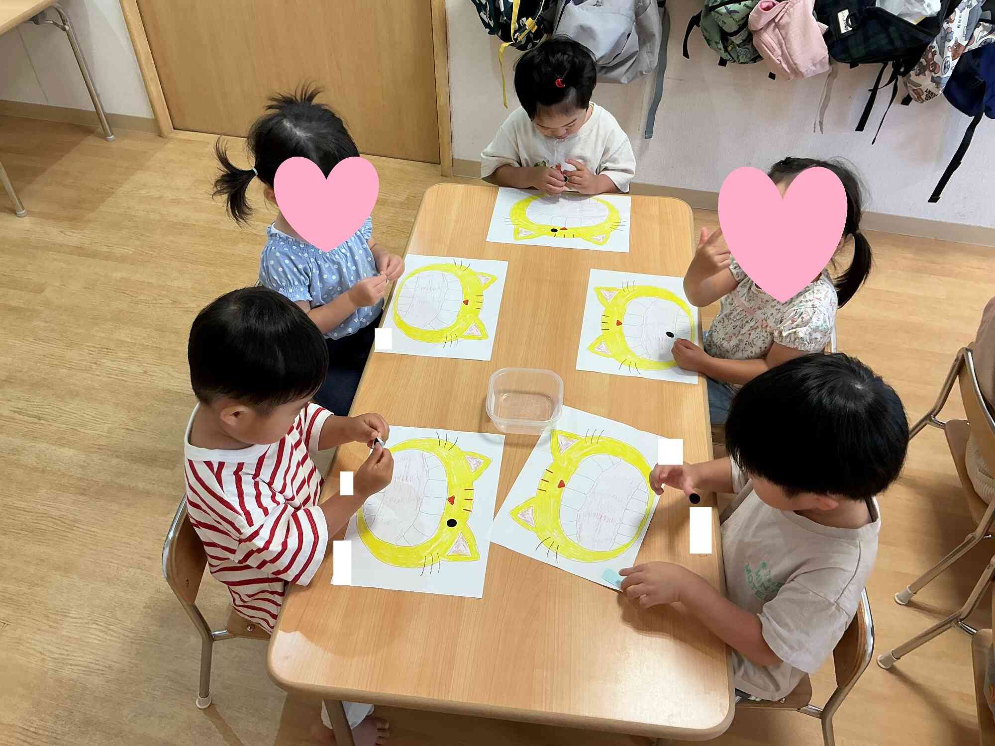 どこに貼ろうかな