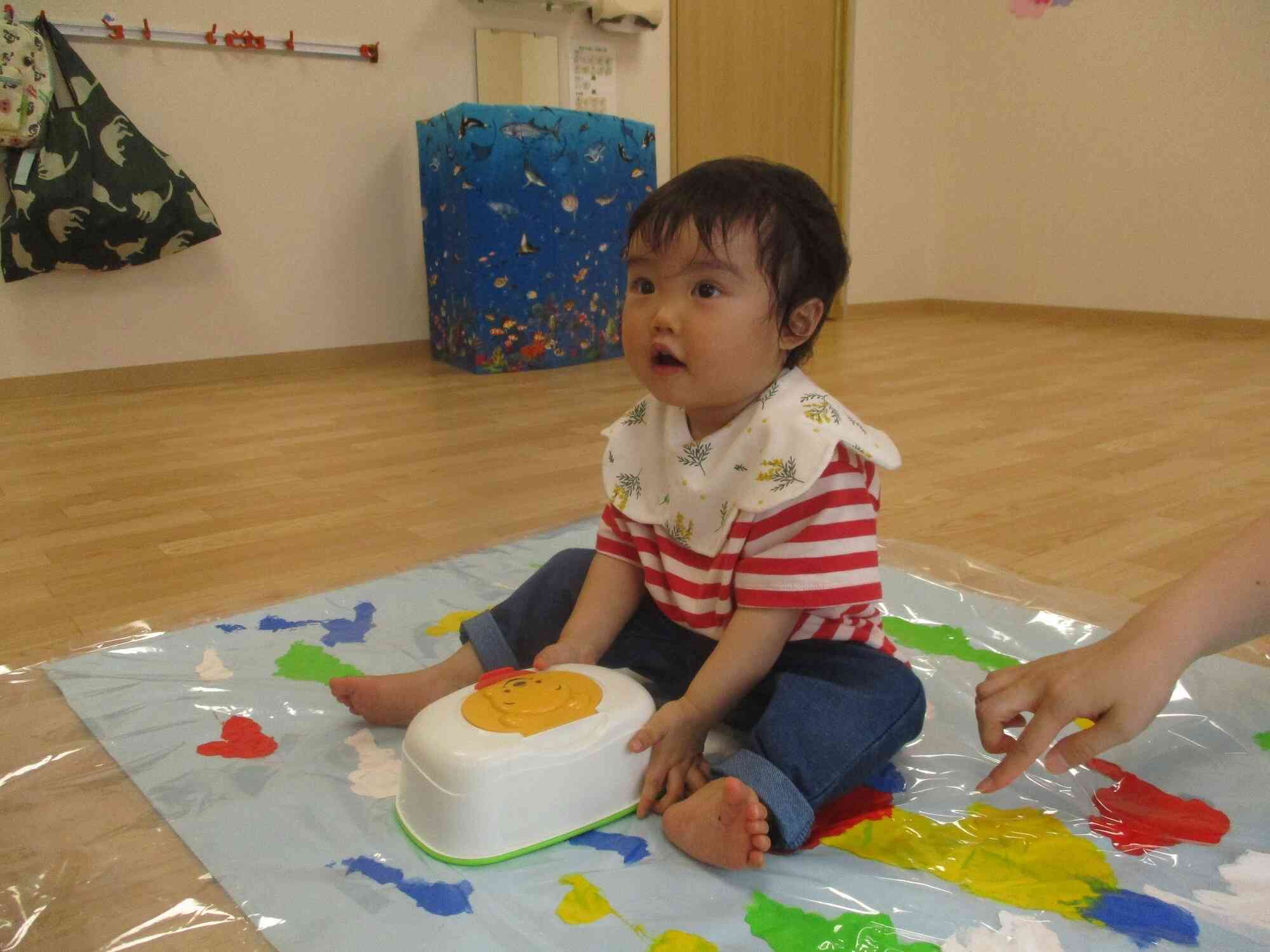 【子育て広場】絵の具遊び♪