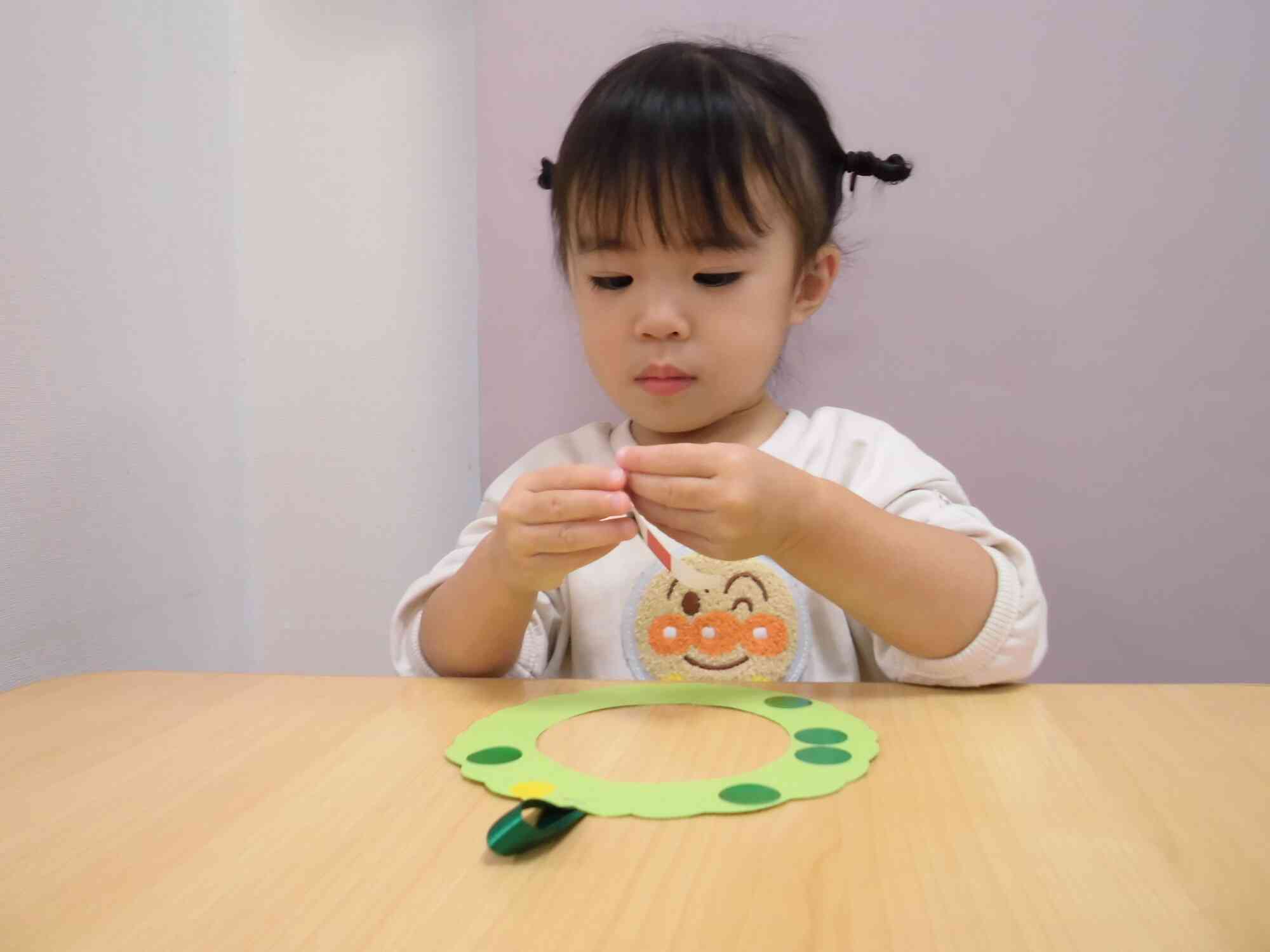 シールを貼ってデコレーション♪