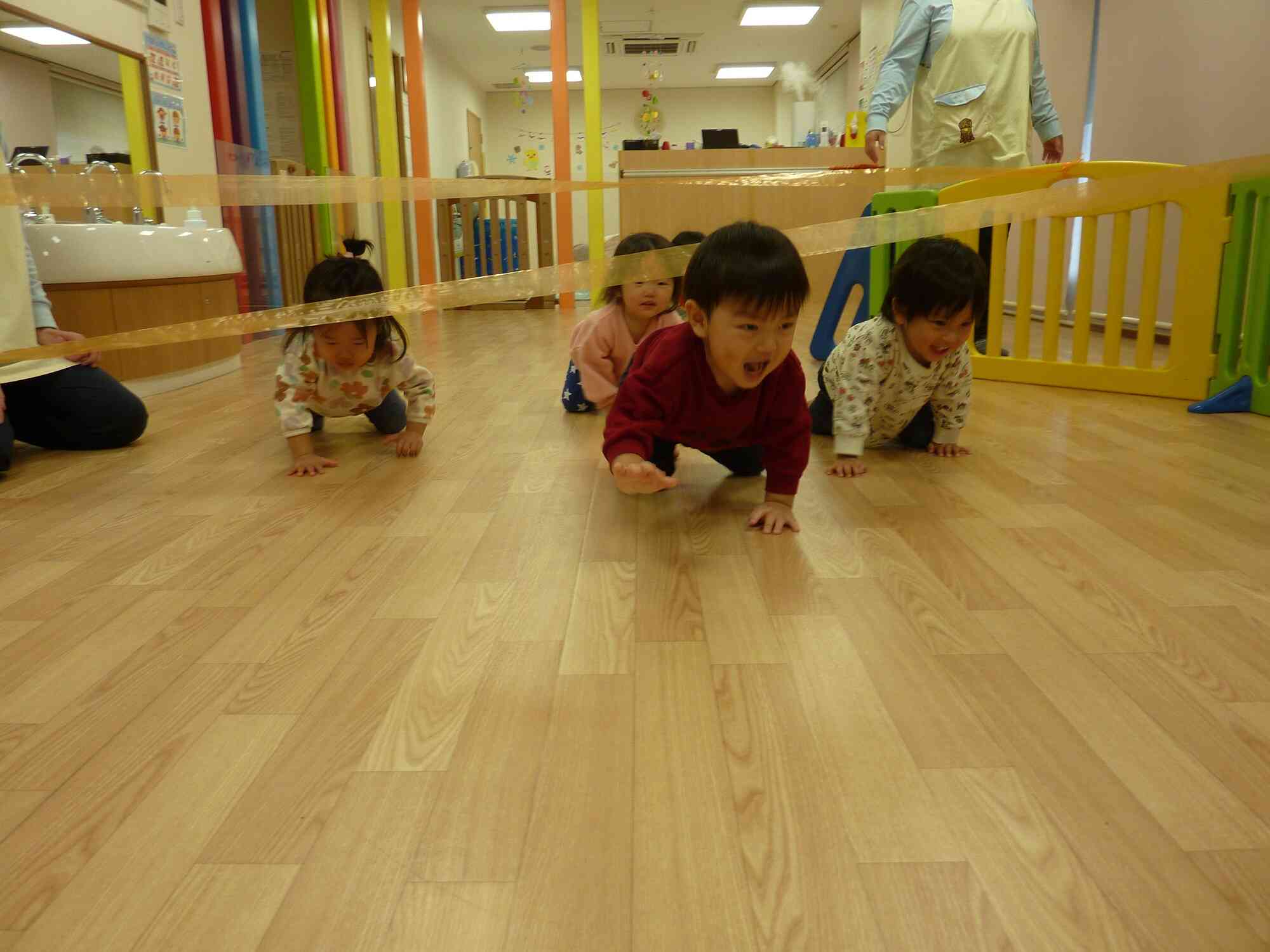 あたらないようにハイハイで‼︎