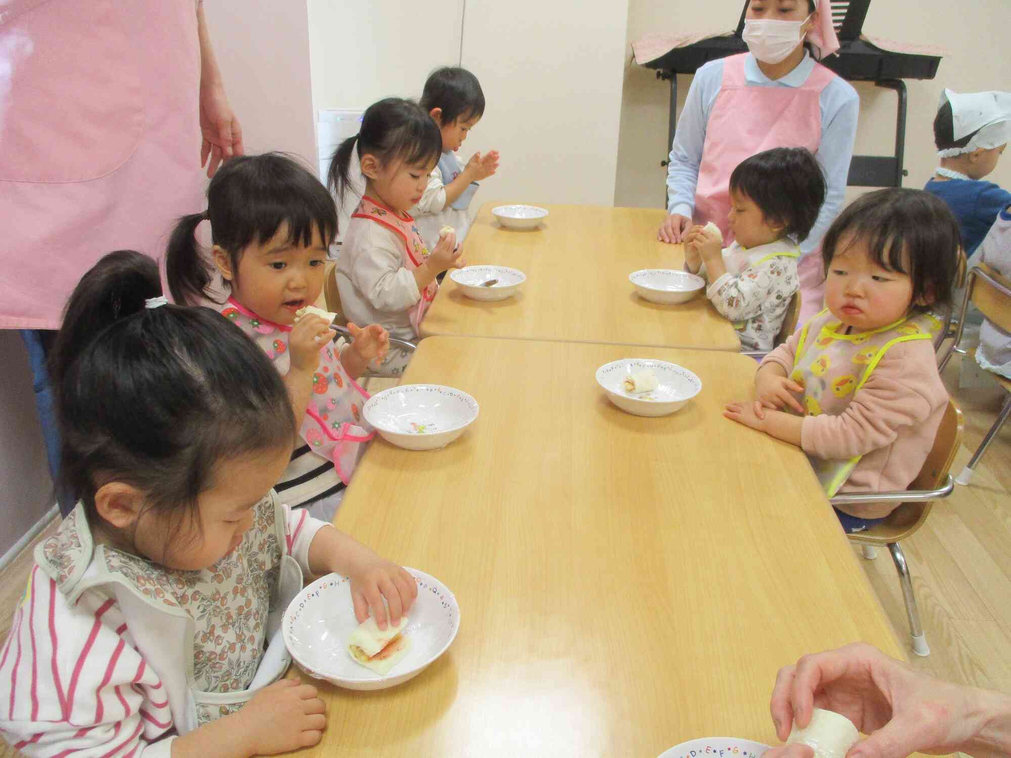 お友だちと一緒にいただきます