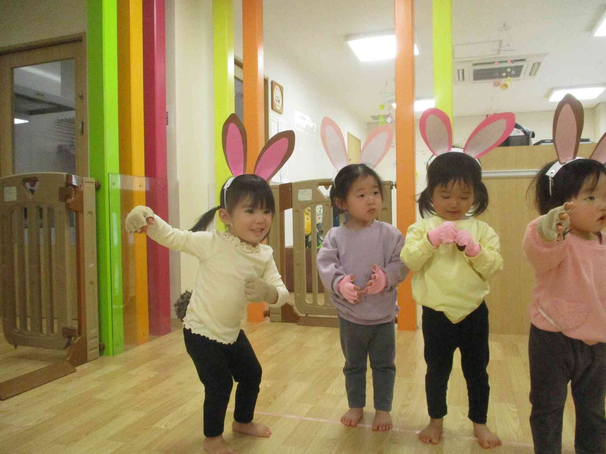 動物になりきって踊るよ！